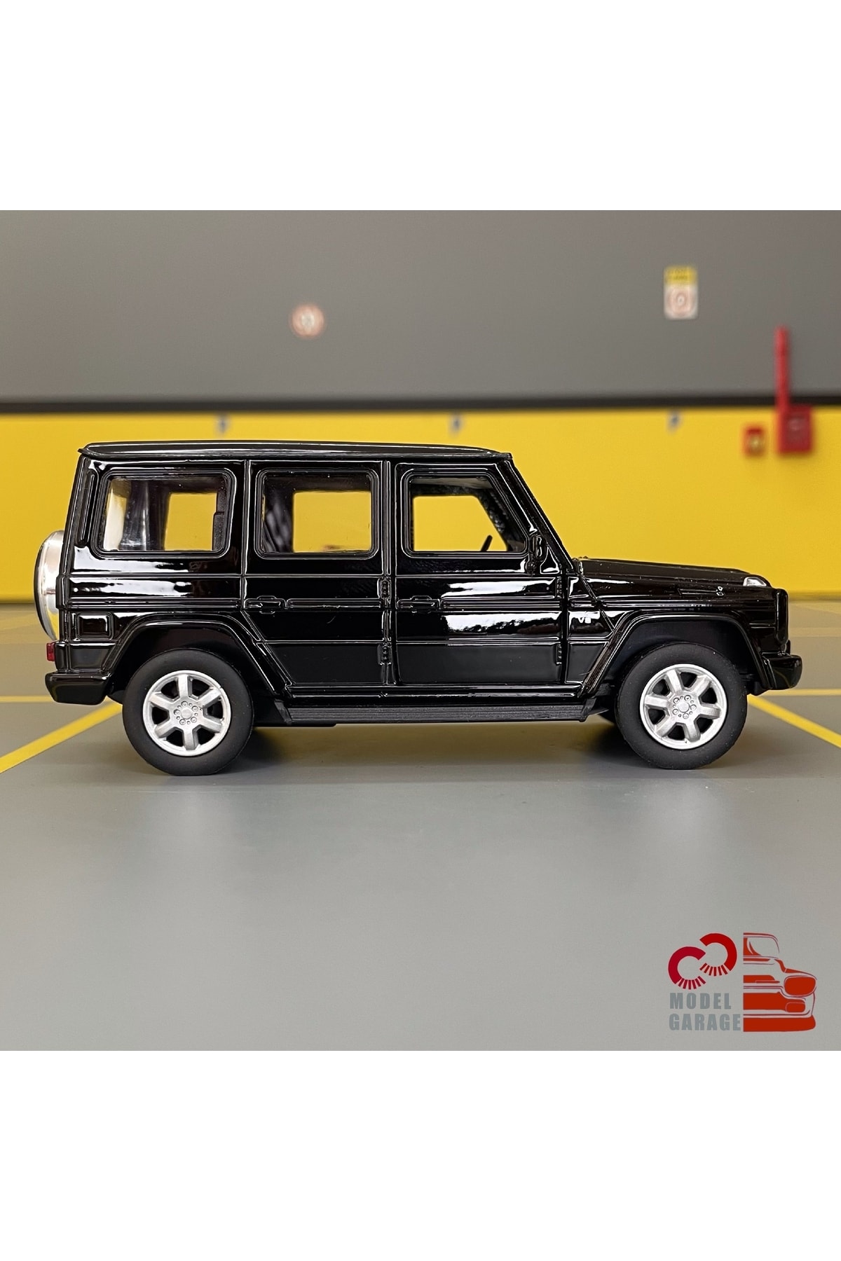 مدل خودرو ماشین اسباب بازی مرسدس بنز G کلاس 1 36 SCALE DIECAST METAL MODEL اورجینال WELLY