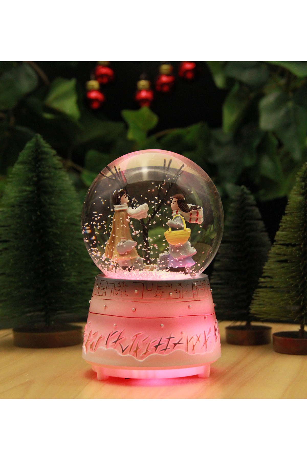 گوی برفی WINTER TALE SNOW GLOBE با موزیک و سایز سفید روشن از ترکیه HEDİYEBİZİZ