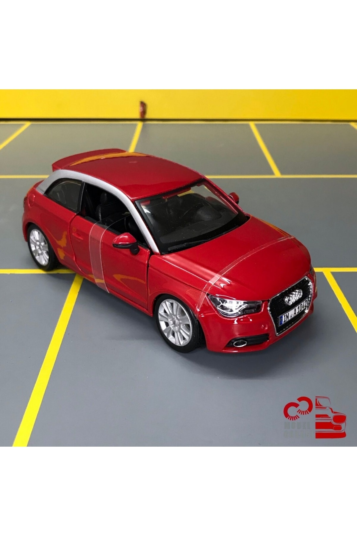 مدل خودرو AUDI A1 1 24 SCALE C&amp;C MODEL GARAGE DIECAST METAL CAR اورجینال Burago