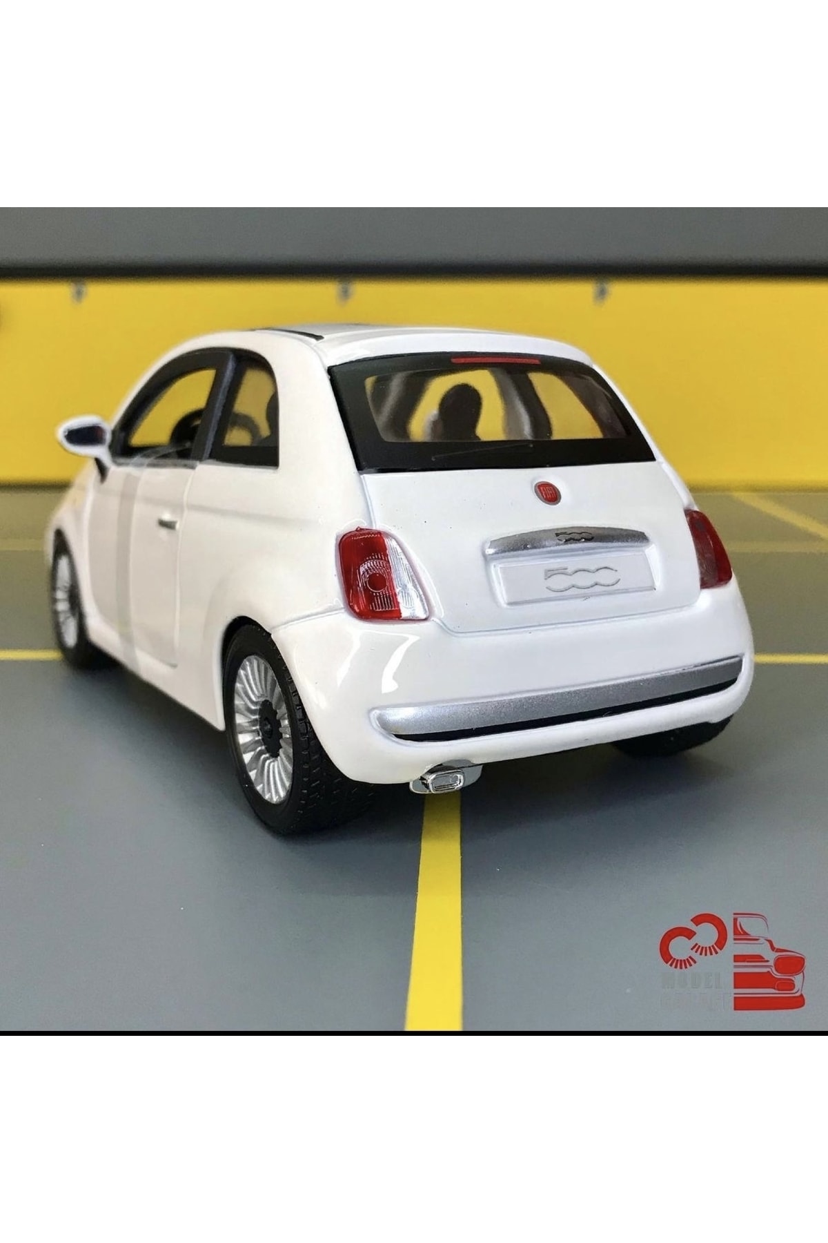 مدل خودرو FIAT 500 2007 1 24 SCALE DIECAST METAL CAR اورجینال Burago