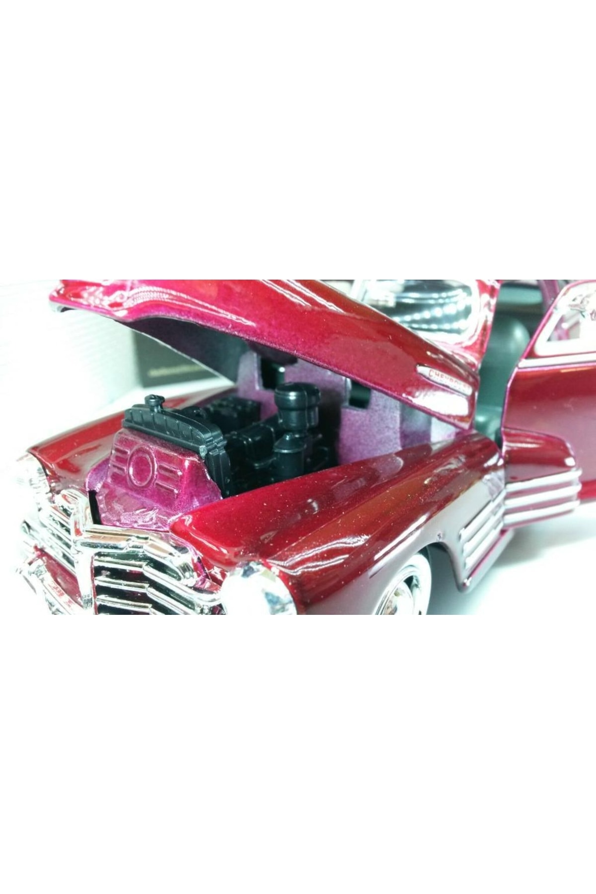 مدل خودرو MOTORMAX 1948 CHEVY AEROSEDAN FLEETLINE CLARET RED 1:24 MODEL CAR اورجینال Motor Max