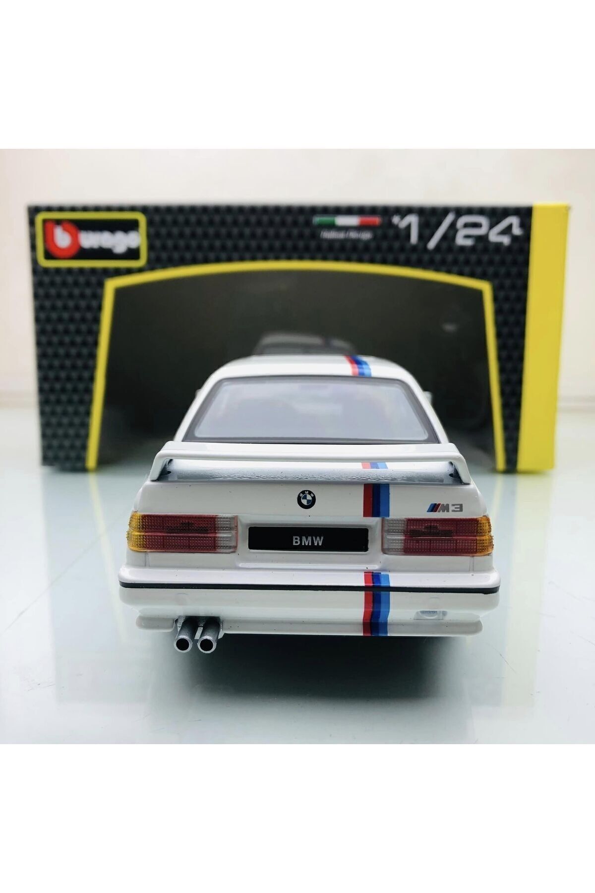 مدل خودرو جدید 1988 BMW M3 E30 سفید 1:24 SCALE مارک BURAGO اورجینال Burago
