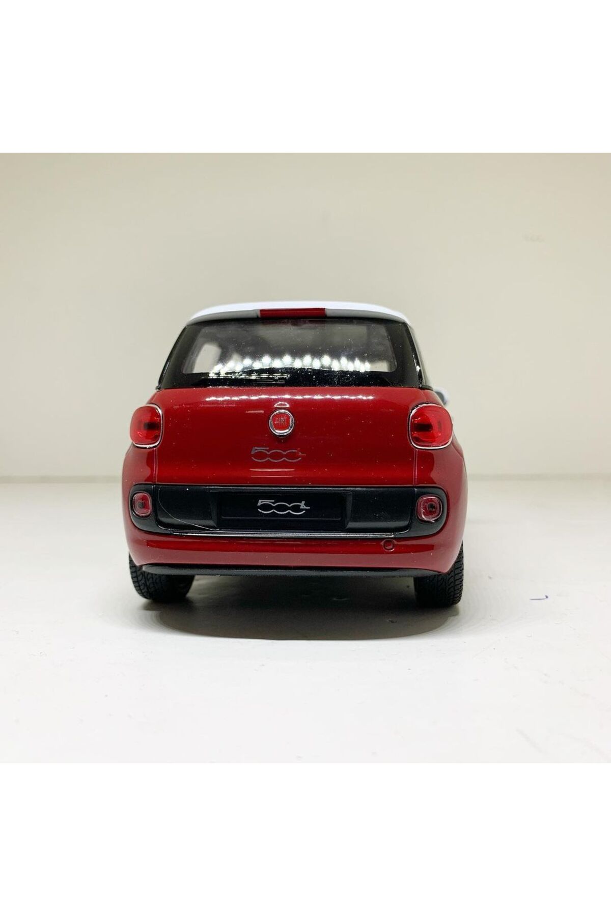 مدل خودرو ماشین فلزی DIECAST 1.24 SCALE WELLY دارای مجوز فیات 500L قرمز رنگ اورجینال WELLY