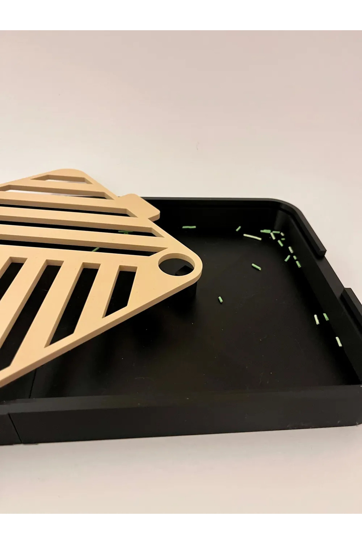 پاد جمع‌آوری خاک گربه، سینی شبکه‌ای بسا۳دی پروتوتایپ BESA3DPrototype چندرنگ