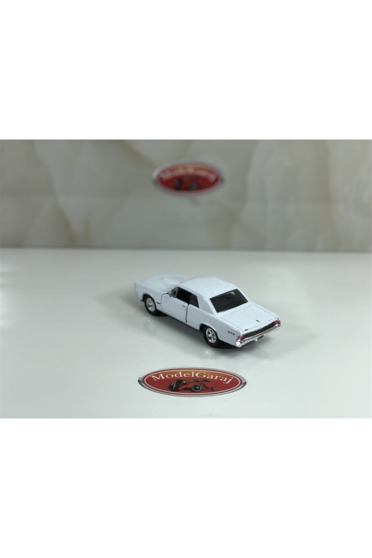 مدل خودرو 1:38 1965 PONTIAC GTO سفید MODEL CAR METAL اورجینال WELLY