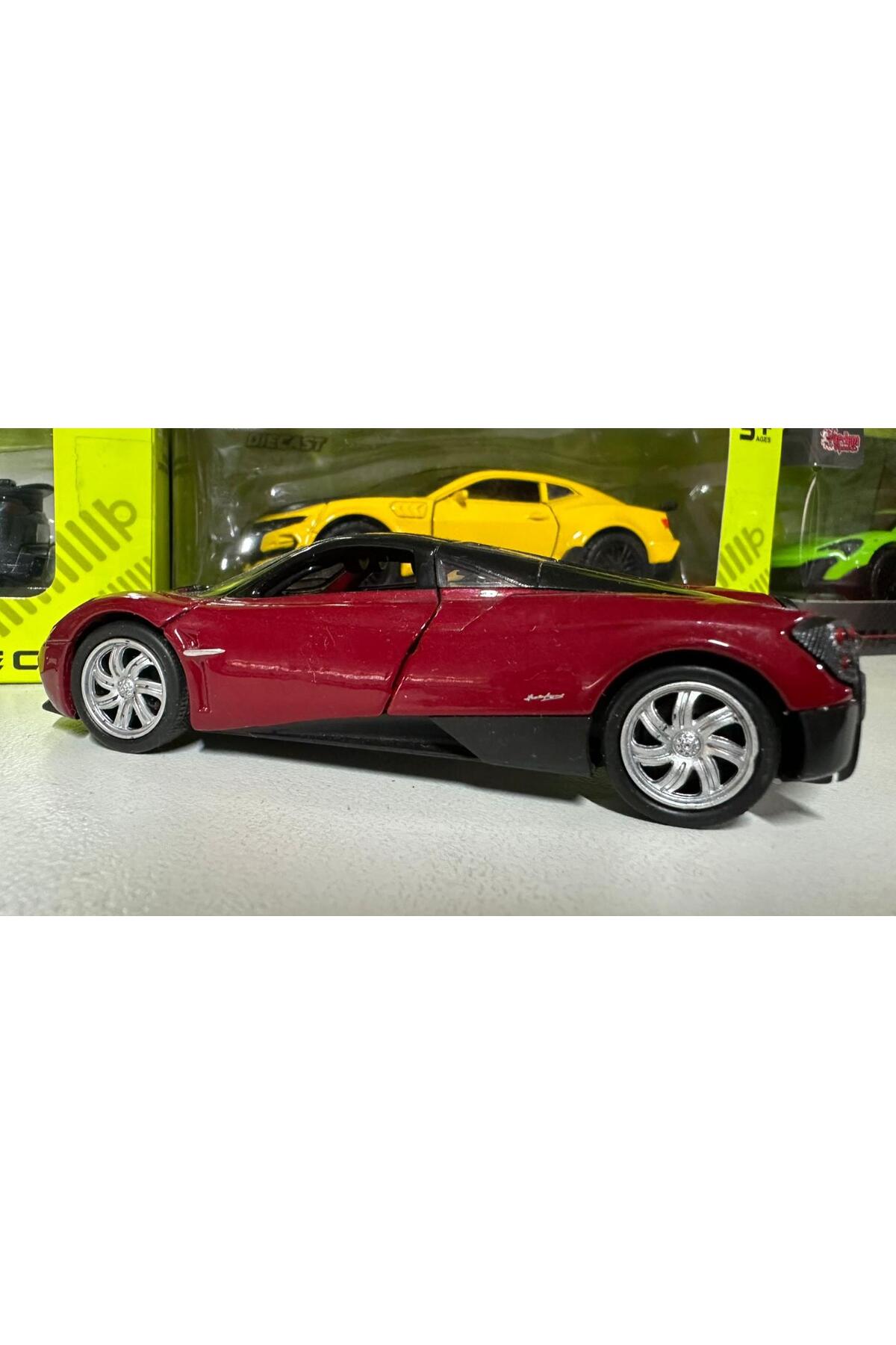 مدل خودرو اسباب بازی ماشین فلزی 1 36 چک قطره قرمز PAGANI HUAYRA اورجینال WELLY