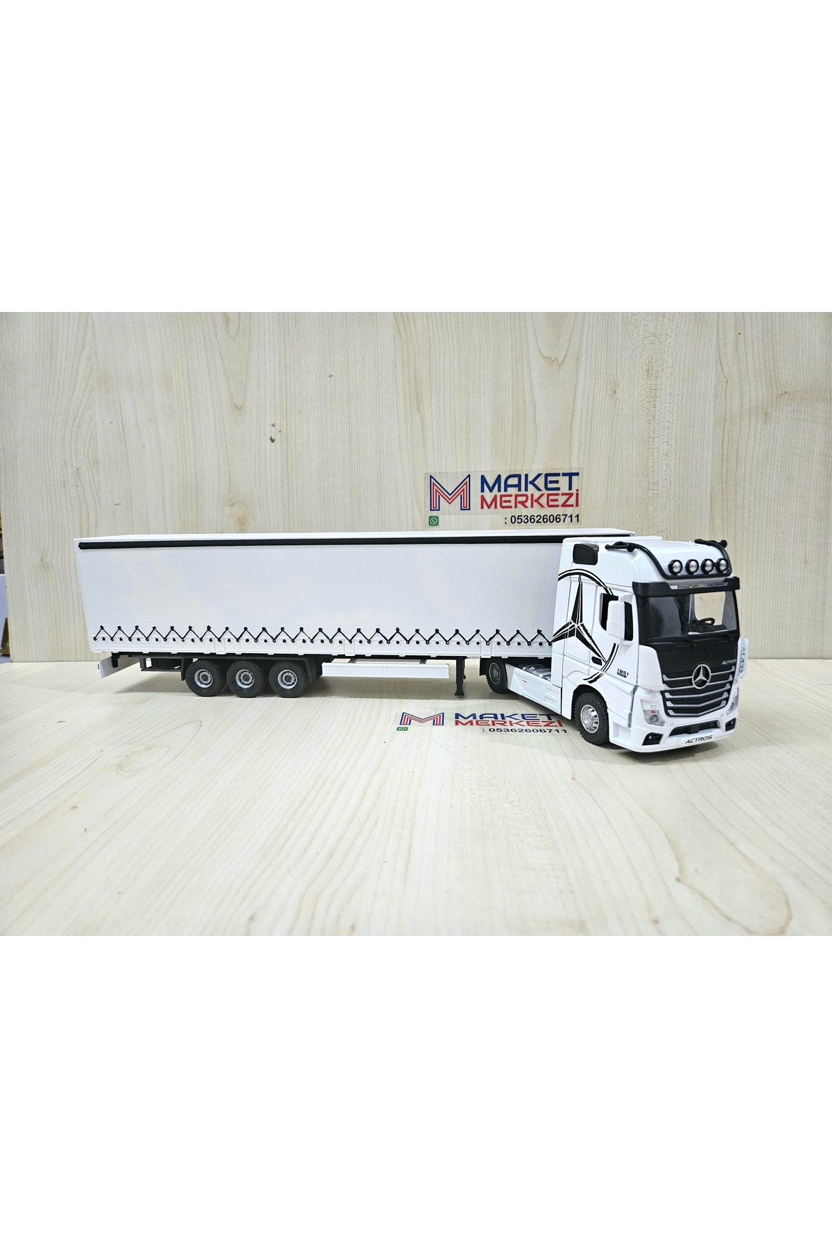 مدل خودرو نیم متر طول 1 36 MERCEDES ACTROS TILT TRUCK MODEL نام نوشته شده سفید اورجینال Maket