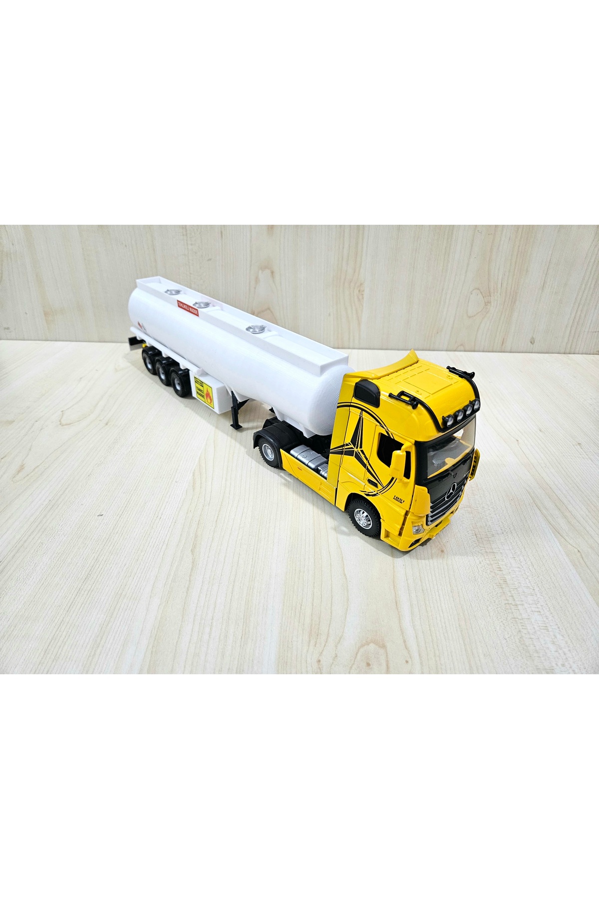مدل خودرو طول نیم متر 1 36 MERCEDES ACTROS TANKER TRUCK MODEL نام نوشته شده زرد اورجینال Maket