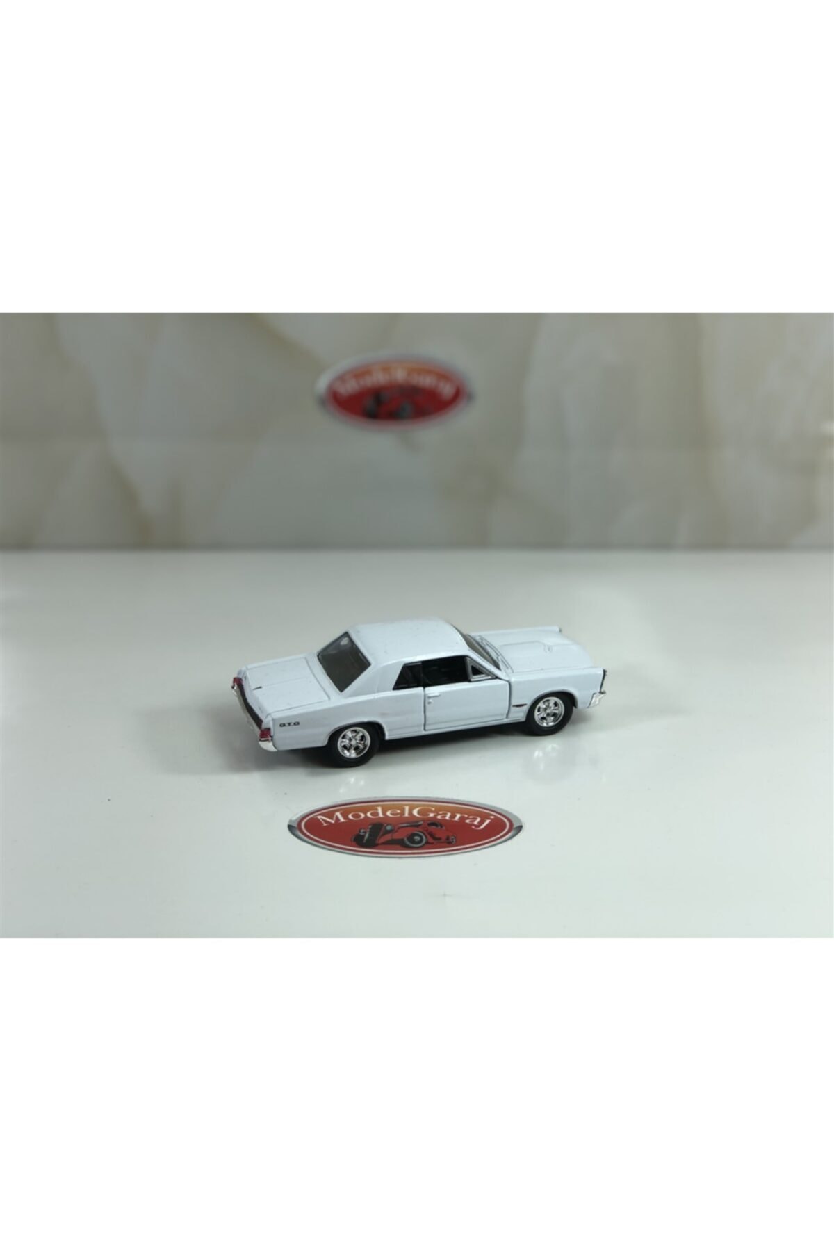 مدل خودرو 1:38 1965 PONTIAC GTO سفید MODEL CAR METAL اورجینال WELLY