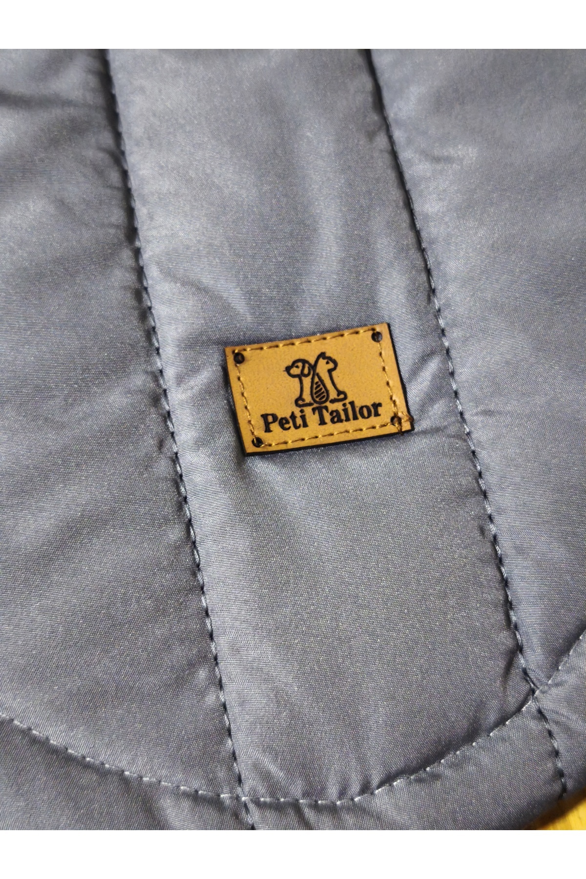 کاپشن سگ پتی تیلور Peti Tailor PT20250003، کلاه‌دار و ضدآب با جزئیات خز، خاکستری
