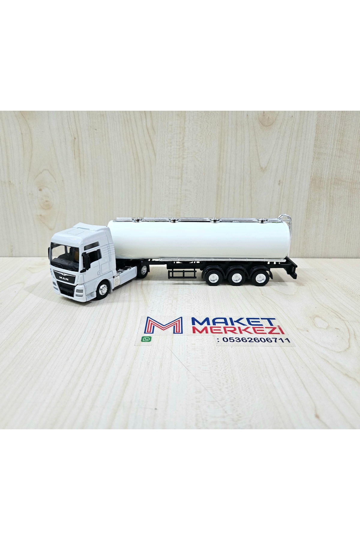 مدل خودرو MAN TGX TANKER MODEL 1 64 سفید به طول 25 سانتی متر نام شرکت را می توان نوشت اورجینال WELLY