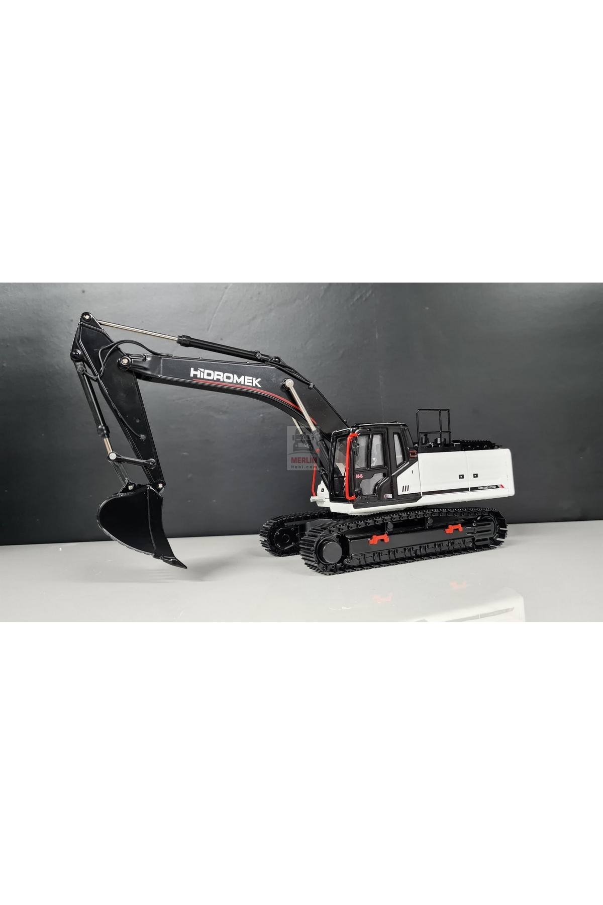 مدل خودرو بیل مکانیکی خزنده فلزی HIDROMEK HMK390 اورجینال Motorart