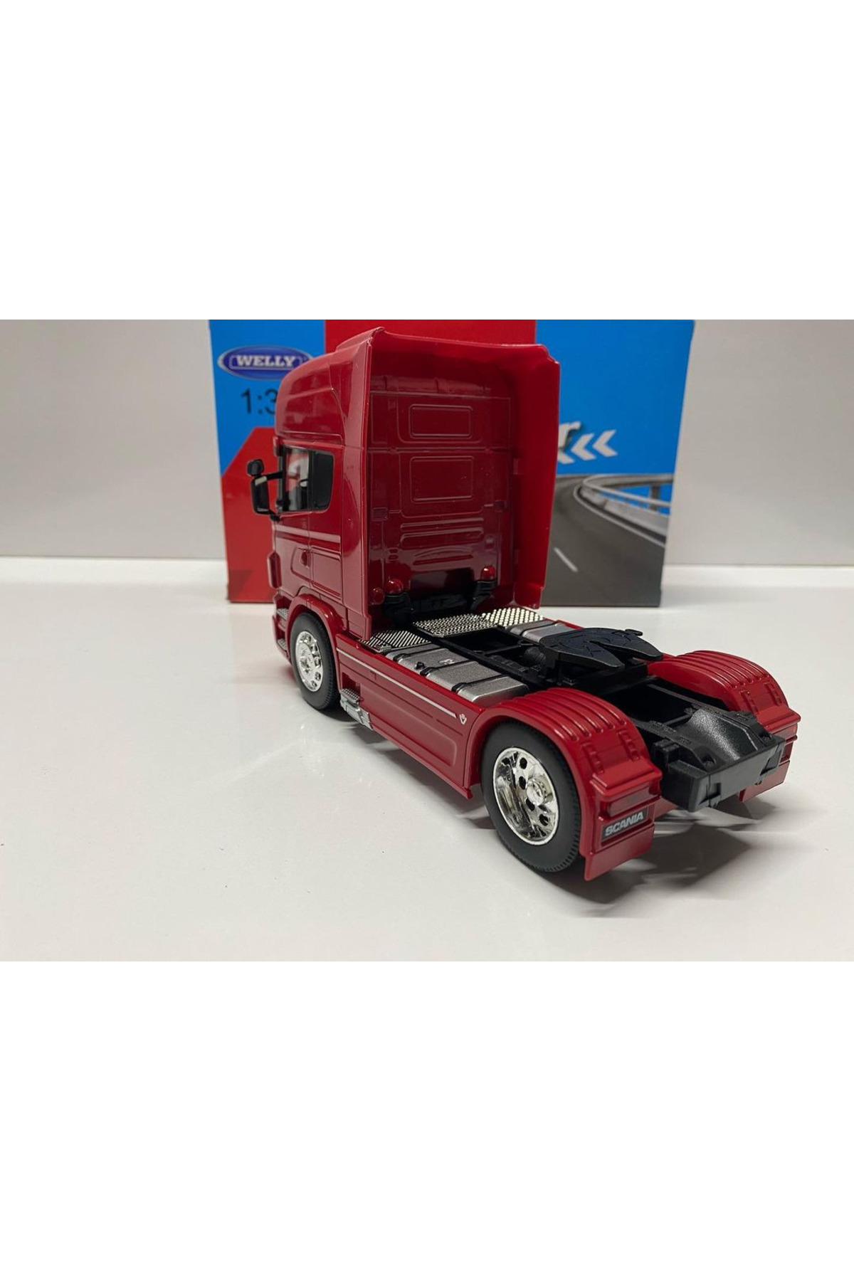 مدل خودرو کامیون فلزی تک محور SCANIA V8 R730 با نام تجاری WELLY 1.32 SCALE اورجینال WELLY