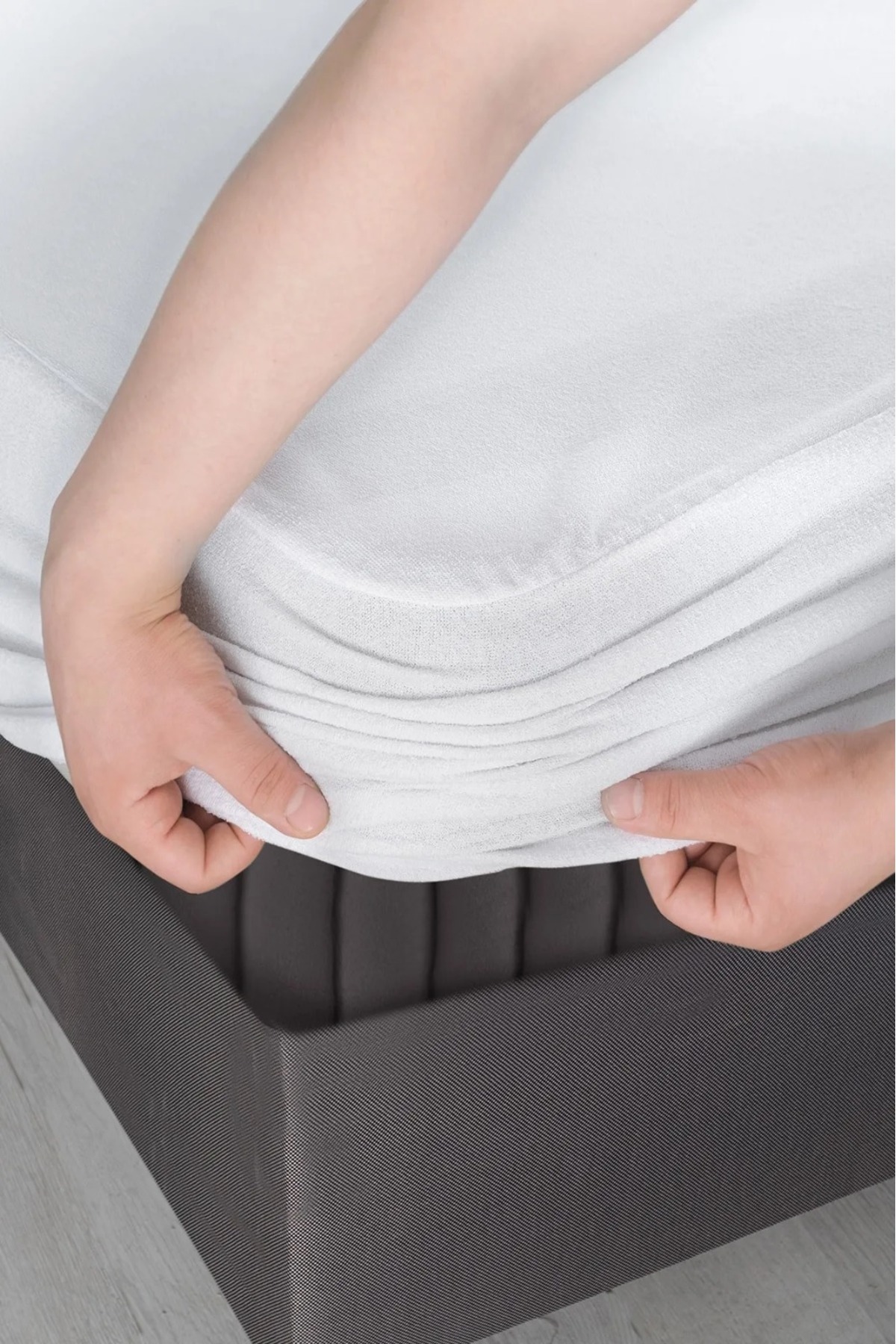 محافظ تشک فیت ضدنفوذ آب و مایعات ریوبونگو Riobongo مدل RB-0332، سفید