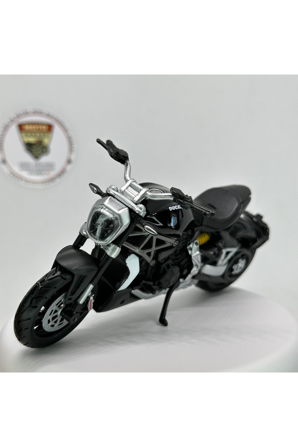 مدل خودرو موتورسیکلت DUCATI XDIAVEL 1:18 DIECAST METAL MODEL – دارای مجوز MAISTO اورجینال BBURAGO