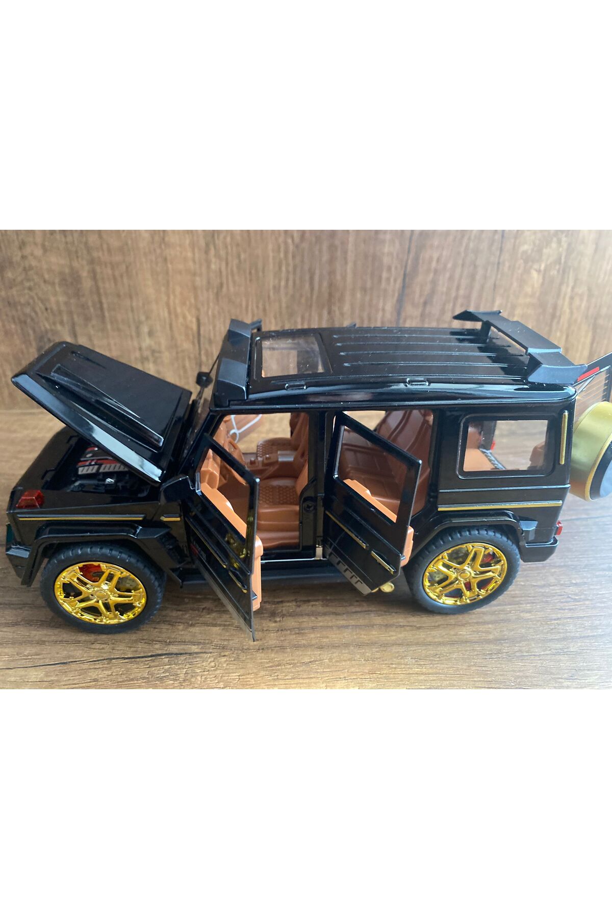مدل خودرو MERCEDES G65 JEEP DIECAST CAR METAL 6 در باز شدن با چراغ های صوتی G63 اورجینال scntoys