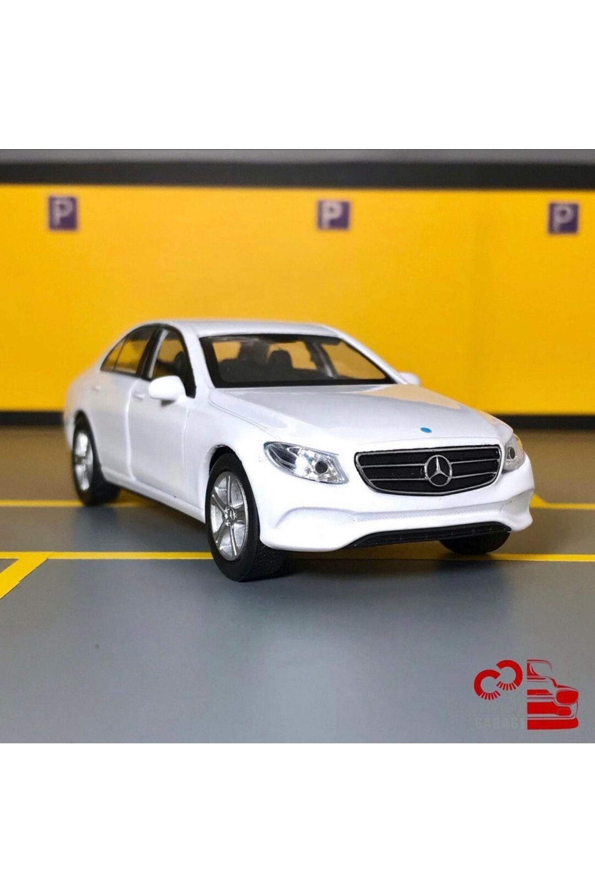 مدل خودرو مرسدس بنز E CLASS 1 36 SCALE C&amp;C MODEL GARAGE PULL DROP DIECAST CAR TOY اورجینال WELLY