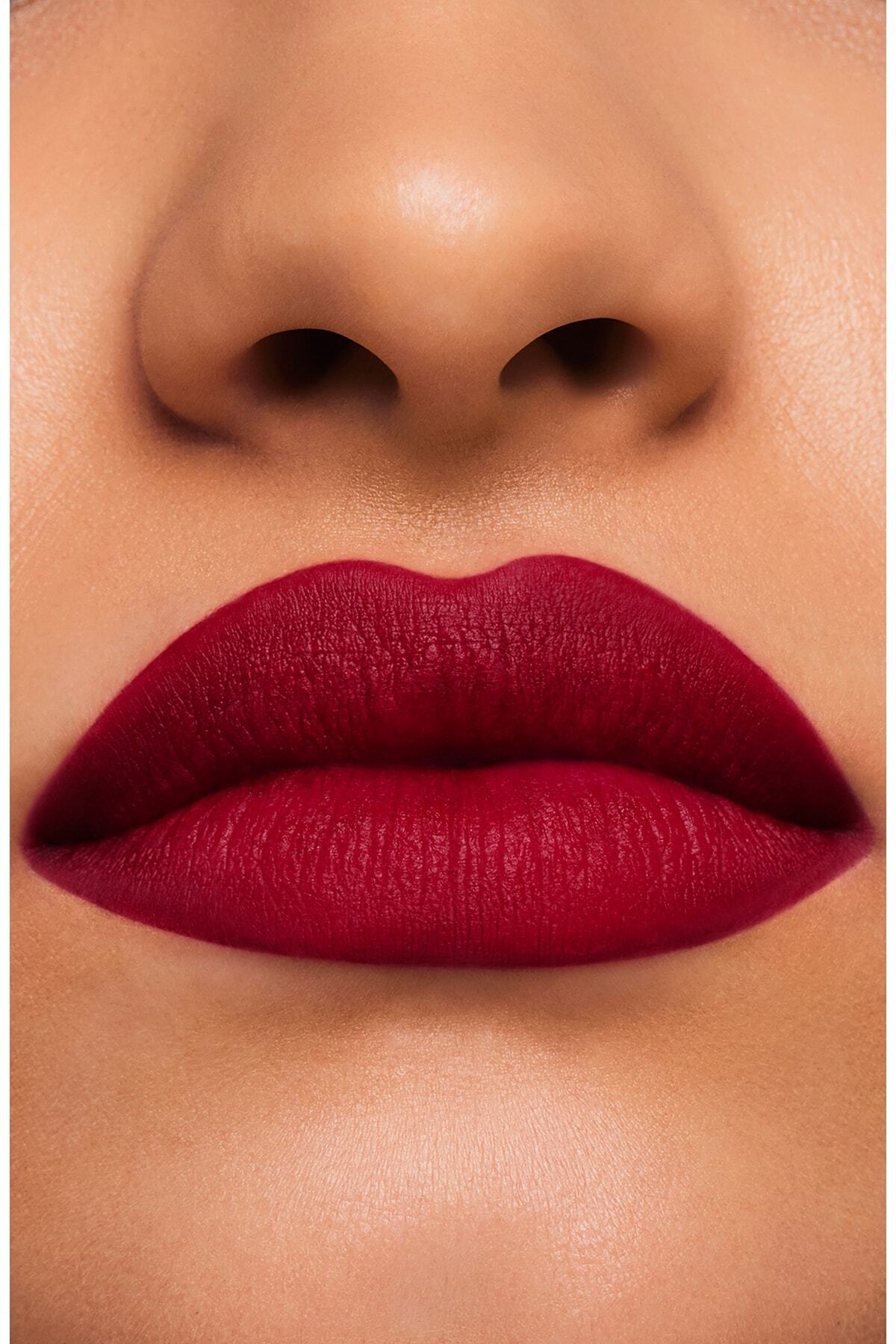 روژ لب مات مدل POWER KISS رنگ قرمز استی لادر Estee Lauder