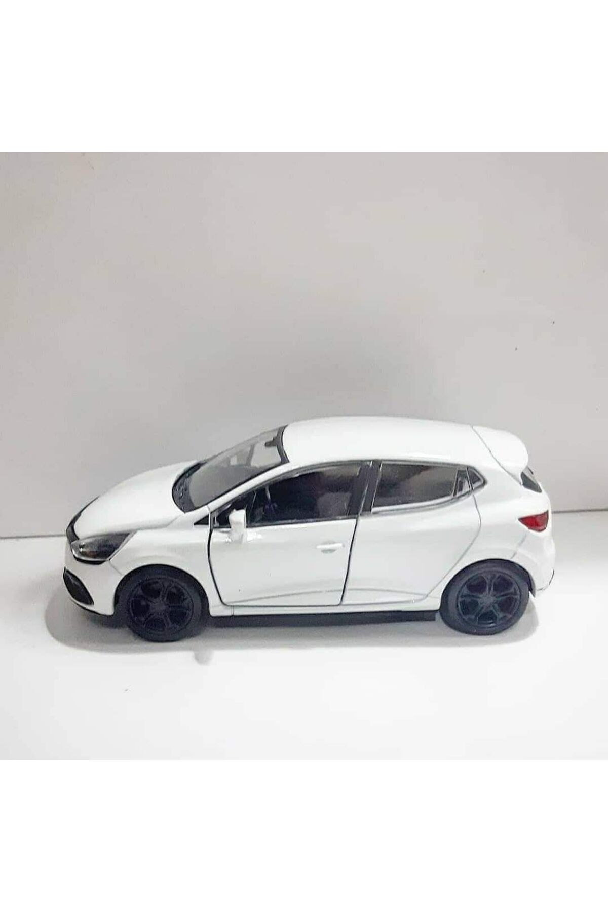 مدل خودرو 1.36 RENAULT CLIO MODEL METAL CAR سفید اورجینال WELLY