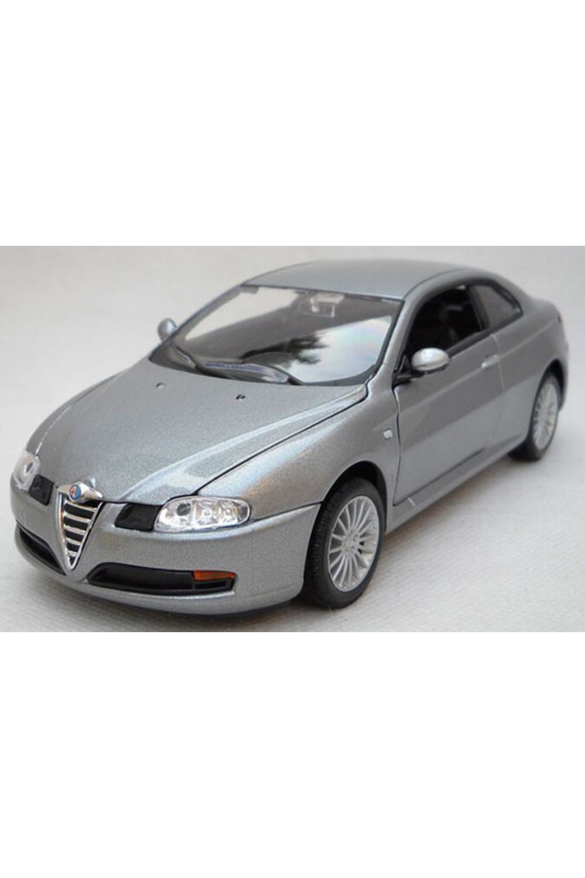 مدل خودرو ماشین آلفارومئو GT 1 18 SCALE DIECAST MODEL اورجینال WELLY