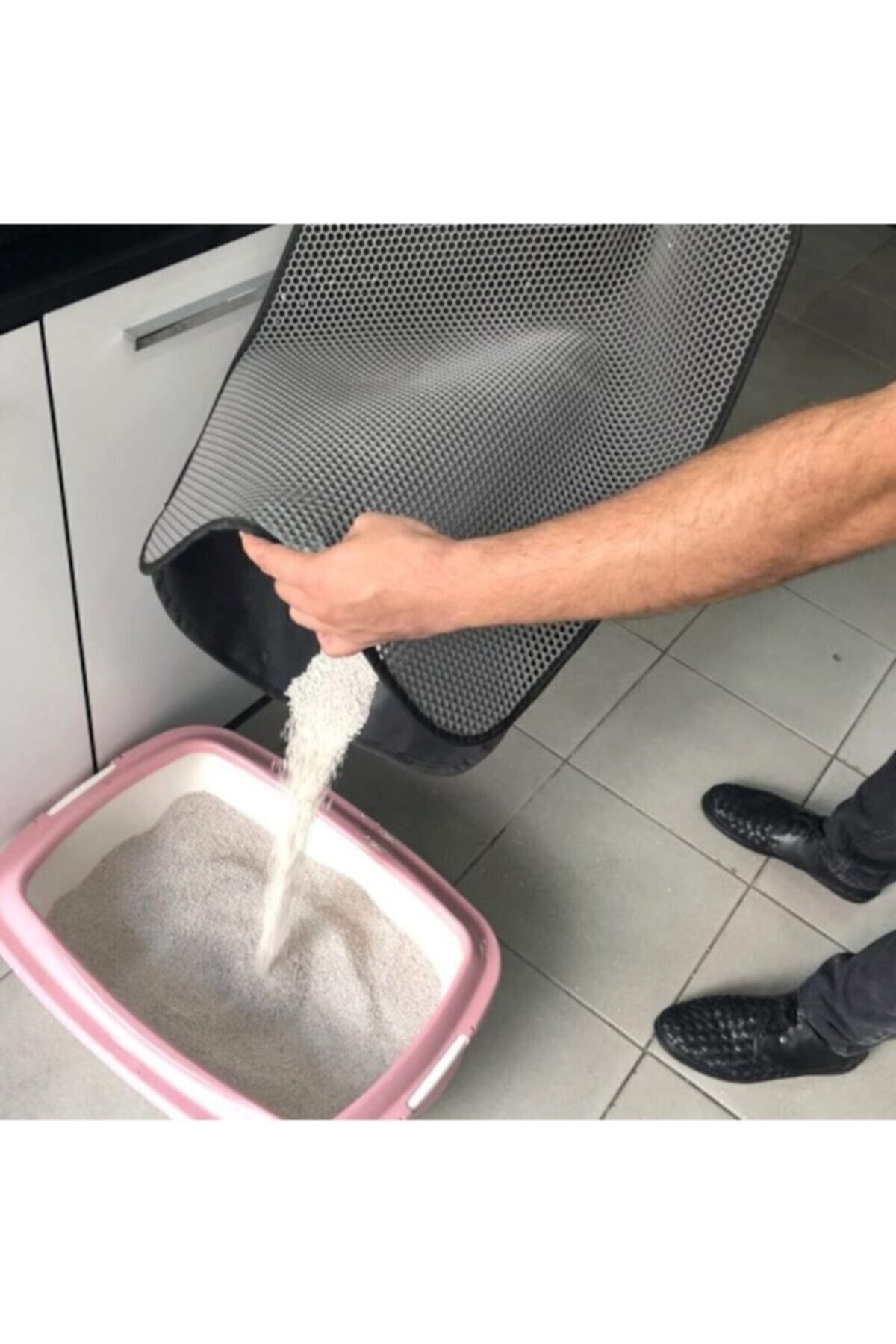 پاد خاک گربه الک‌دار، مشکی