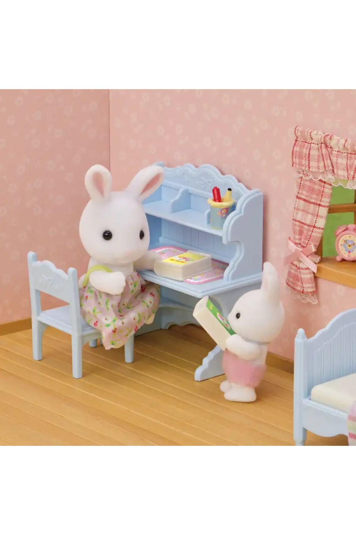 اسباب بازی های فیگور دیگر دختر خرگوش برفی و میز 5679 Sylvanian Families
