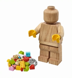فیگور چوبی لگو LEGO Originals مدل 853967، ارتفاع ۲۰ سانتی‌متر با قطعات ساخت و کتابچه ۲۸ صفحه‌ای