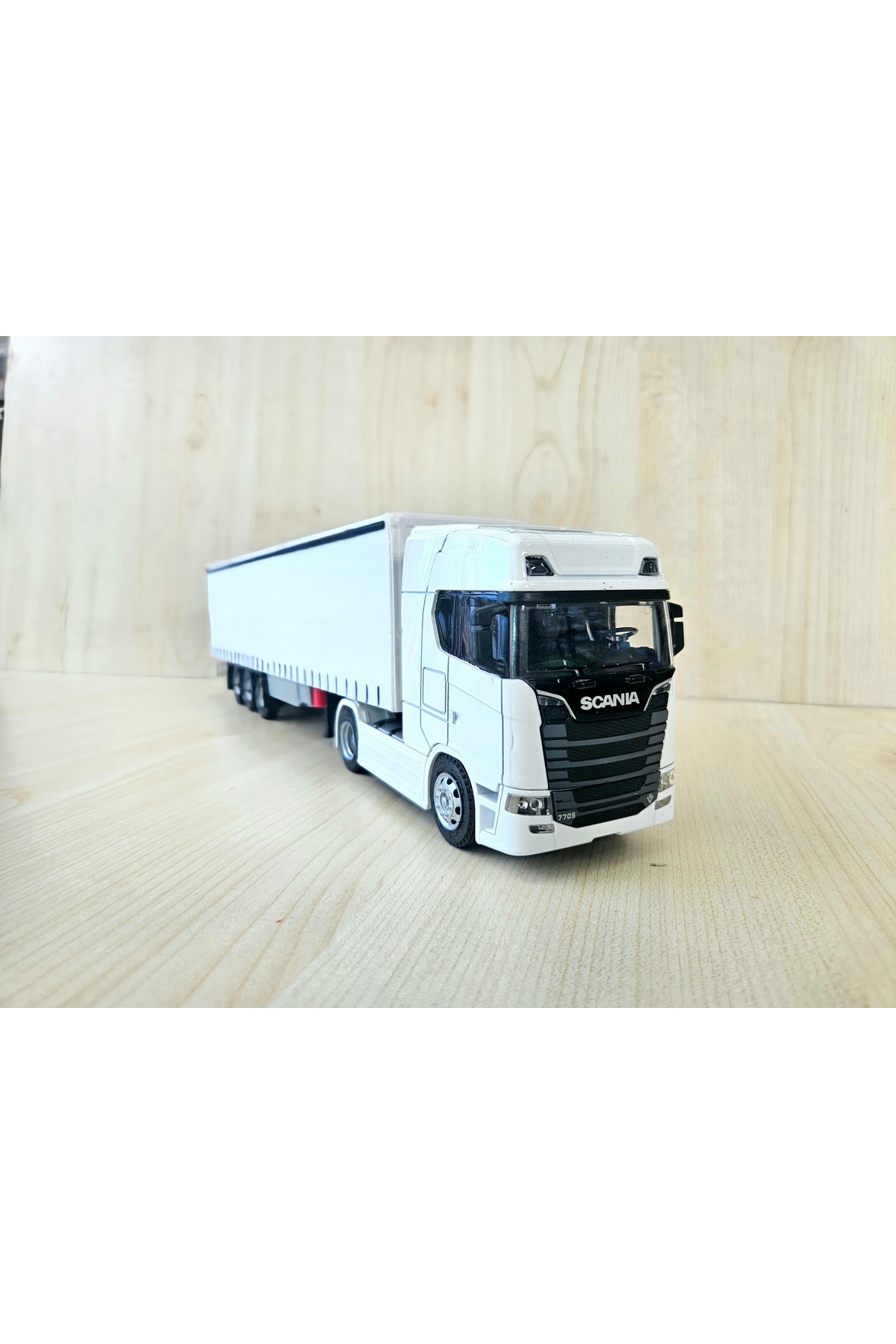 مدل خودرو کامیون SCANIA 770S به طول 33 سانتی متر در مقیاس 1 50 سفید نام شرکت را می توان نوشت اورجینال Maket