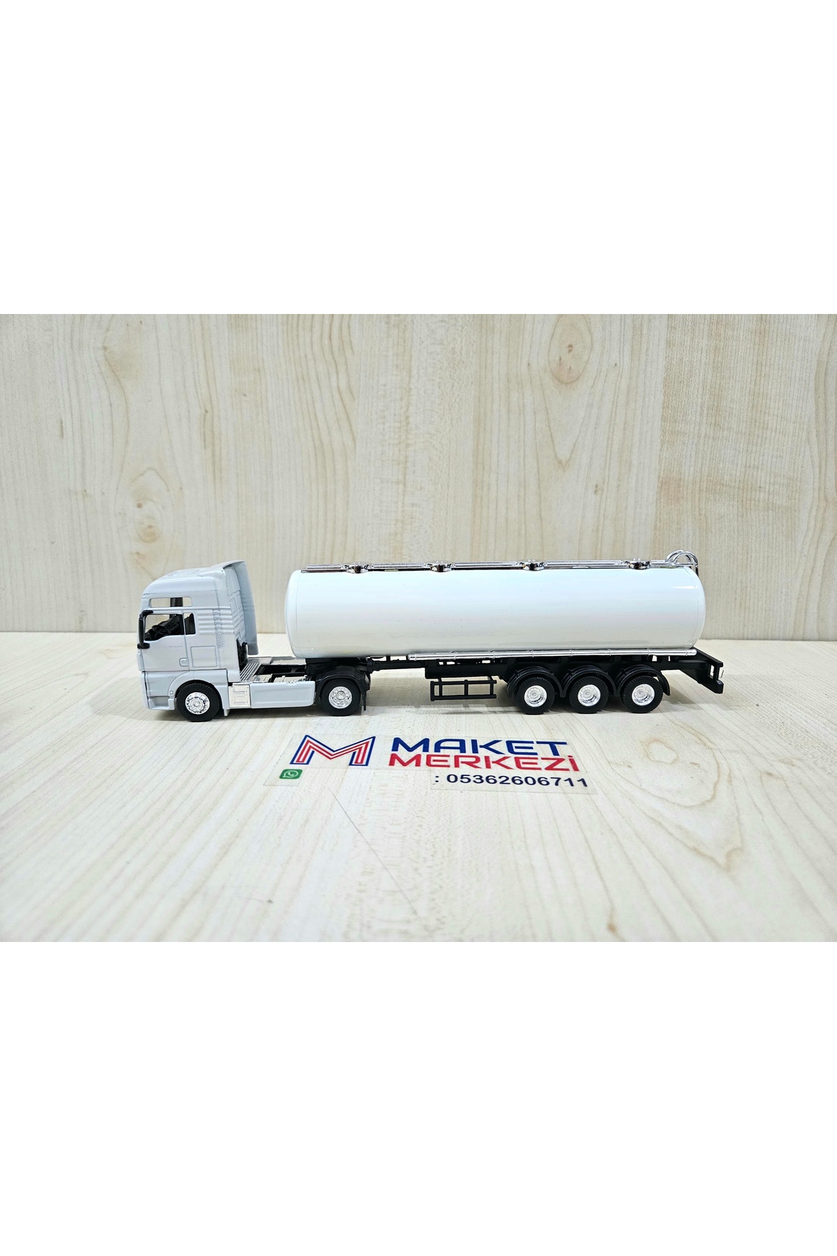 مدل خودرو MAN TGX TANKER MODEL 1 64 سفید به طول 25 سانتی متر نام شرکت را می توان نوشت اورجینال WELLY