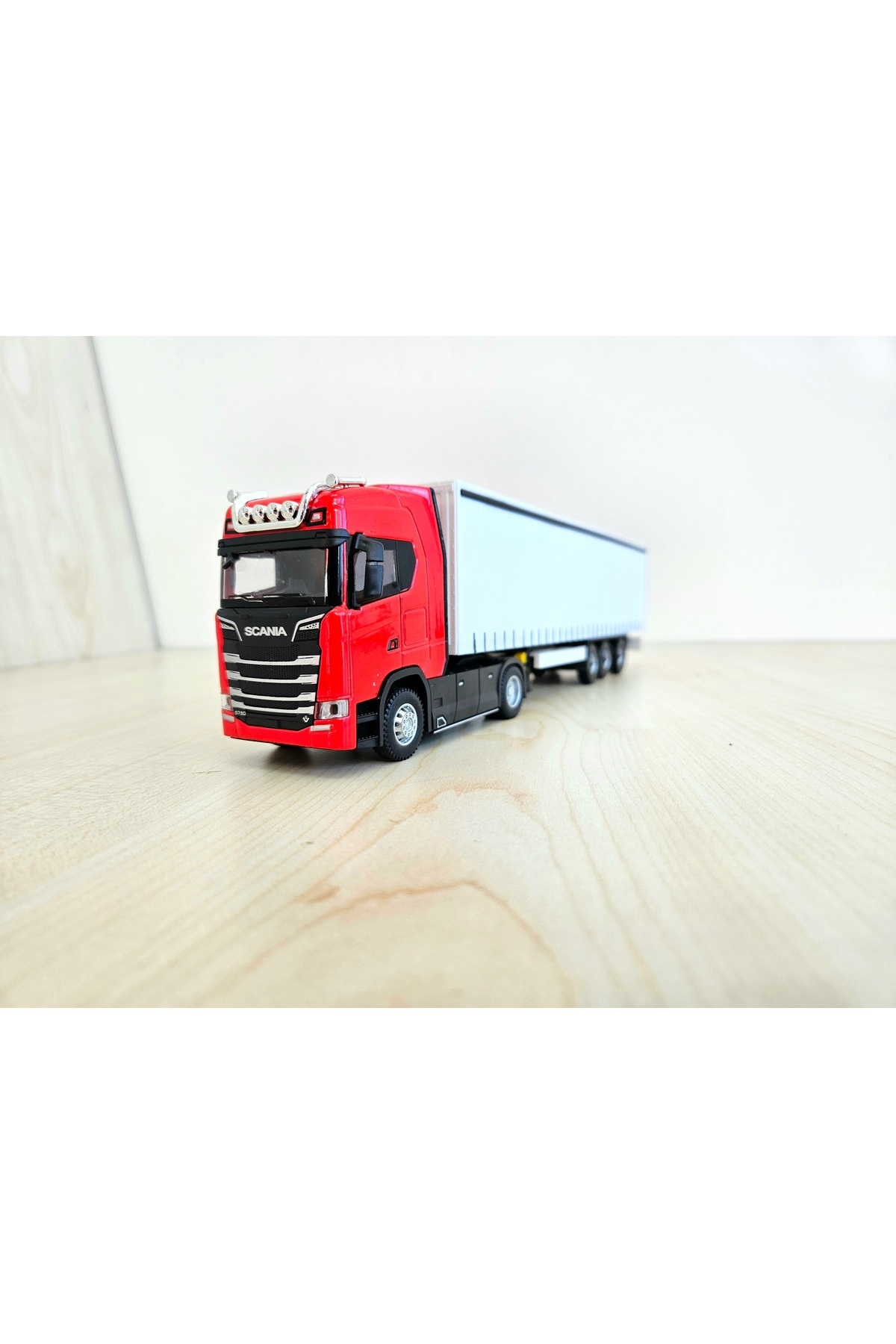 مدل خودرو کامیون قرمز SCANIA S730 به طول 30 سانتی متر در مقیاس 1 50 نام شرکت را می توان نوشت اورجینال Maket