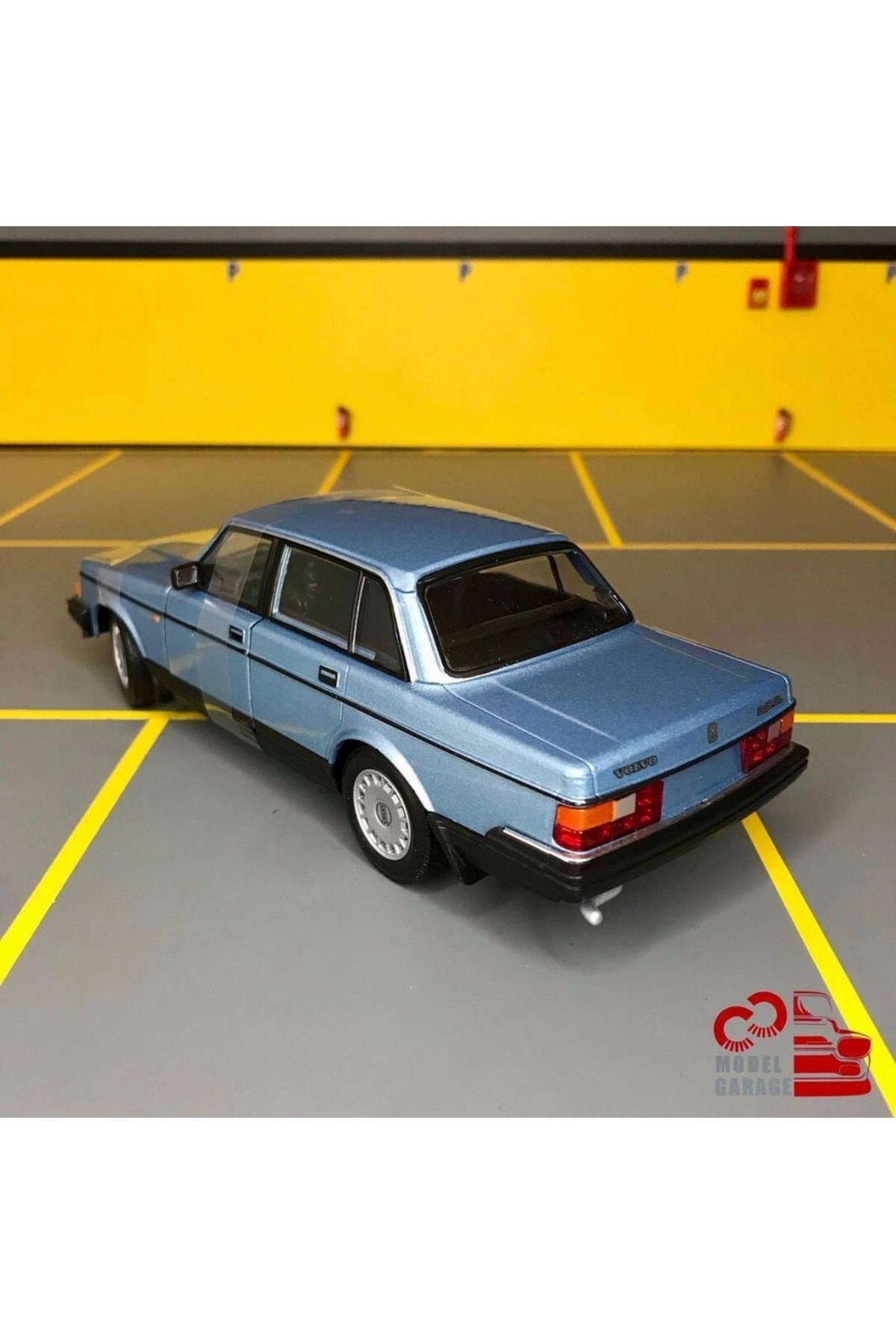 مدل خودرو VOLVO 240 GL 1 24 SCALE C&amp;C MODEL GARAGE DIECAST METAL CAR اورجینال WELLY