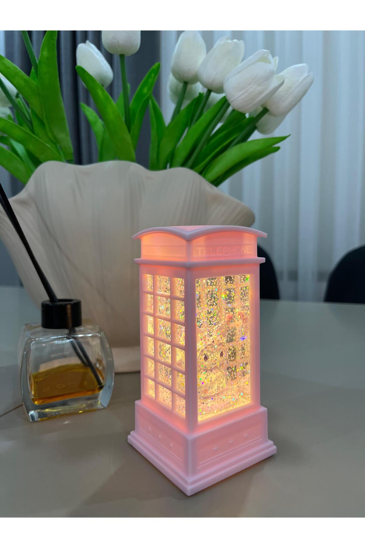 گوی برفی طراحی غرفه تلفن SANRIO KUROMI ILLUMINATED SNOW GLOBE از ترکیه adaura