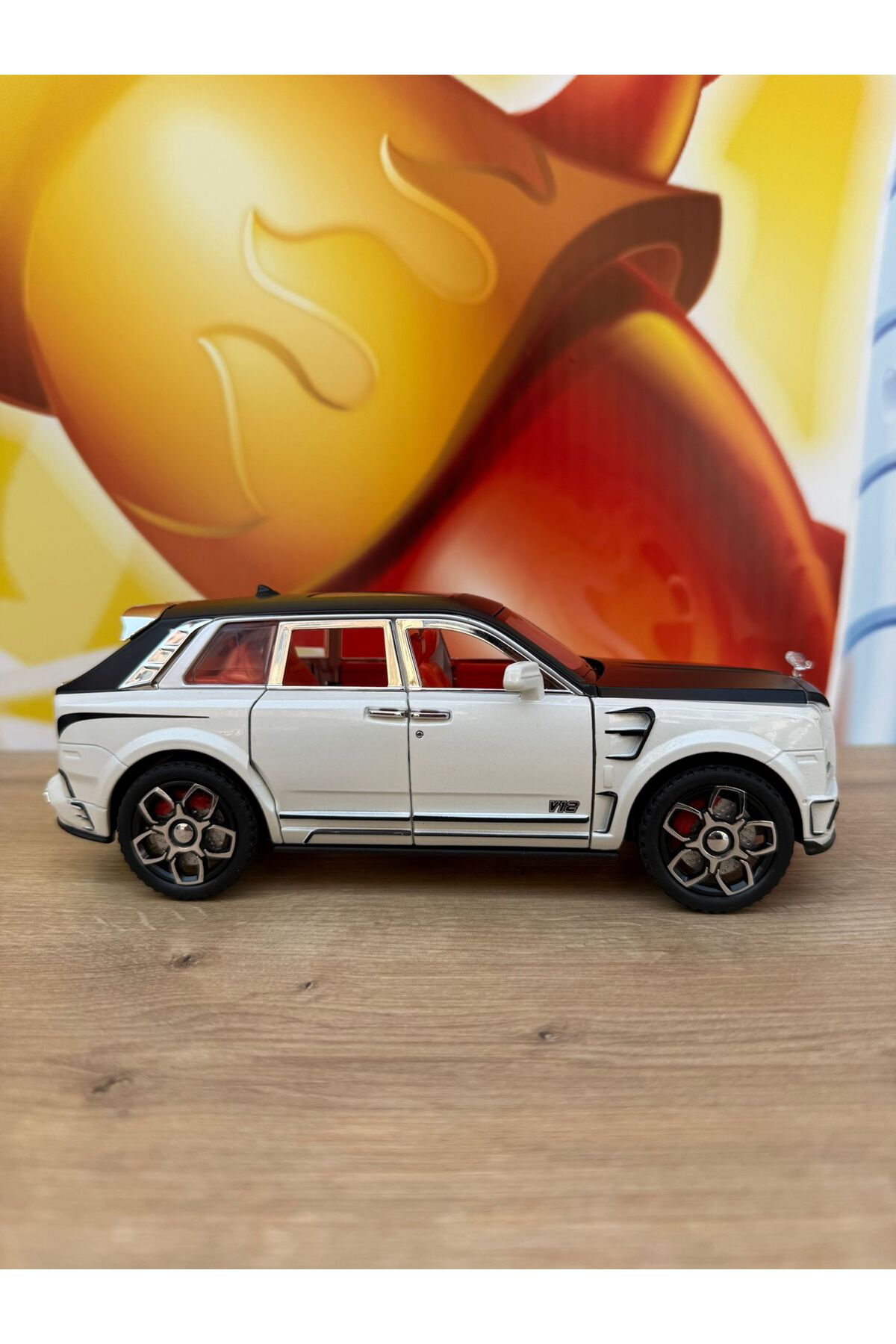 مدل خودرو DIE CAST ROLLS ROYCE SUV متال رولز رویس درهای بازشو نور صدا ماشین 22 سانتی متر اورجینال scntoys