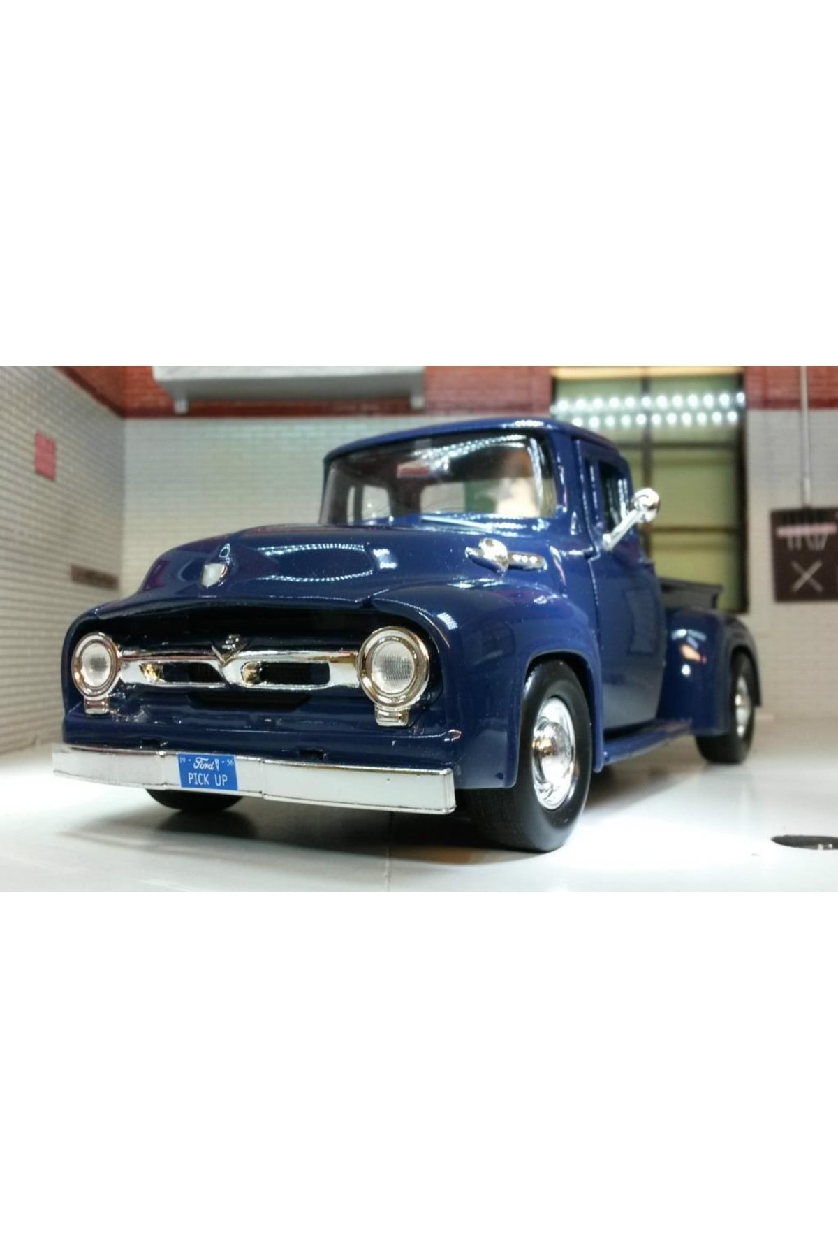 مدل خودرو موتورمکس 1956 فورد F 100 پیکاپ 1:24 ماشین آبی اورجینال Motor Max