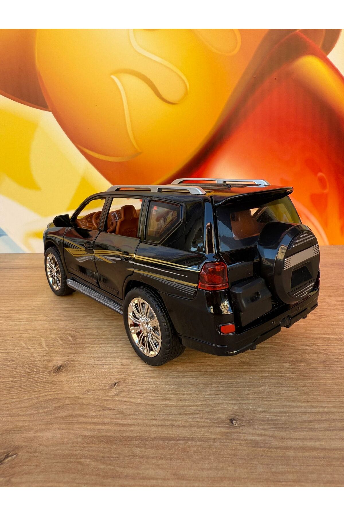 مدل خودرو TOYOTA LAND CRUISER JEEP DIECAST 1:24 کلکسیونی فلزی درهای باز شدن صدا و روشن مشکی اورجینال scntoys