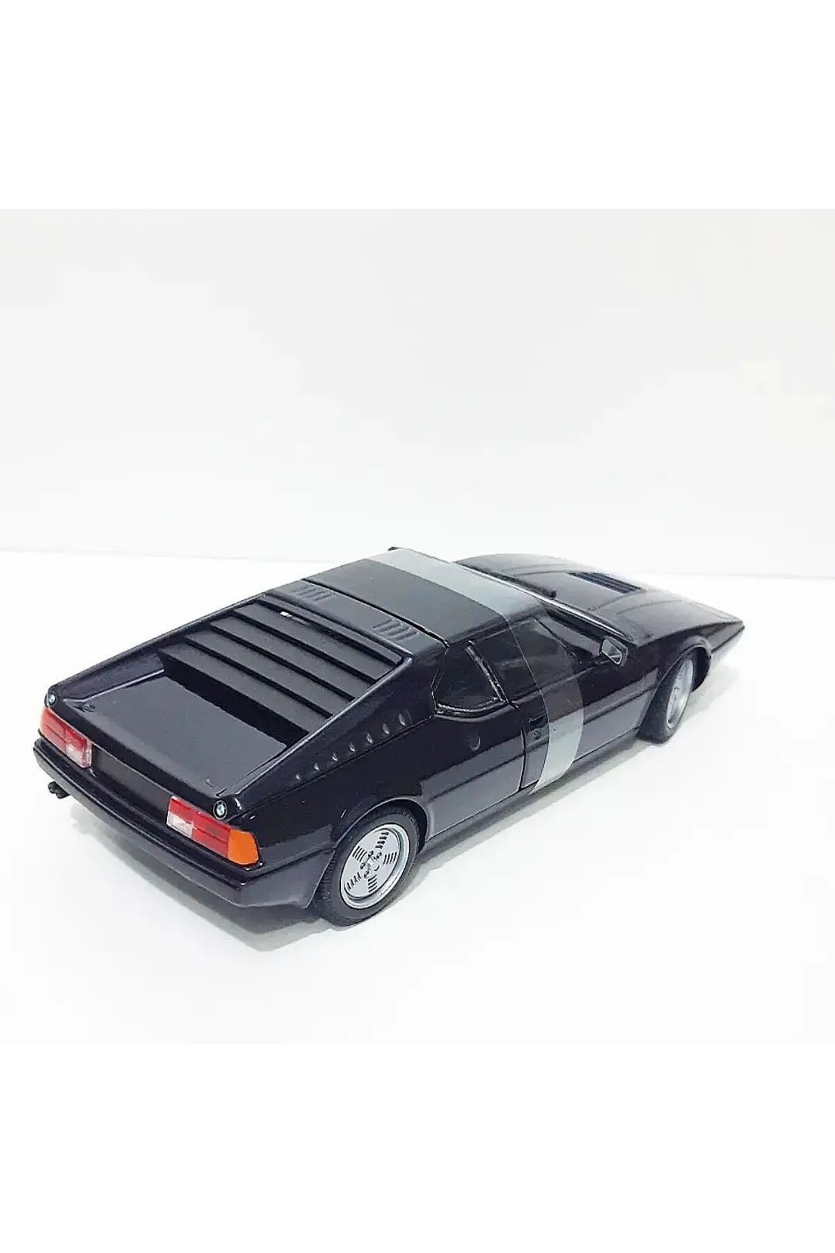مدل خودرو 1.24 SCALE WELLY BRAND دارای مجوز BMW M1 مشکی COLOR MEDEL METAL CAR اورجینال WELLY