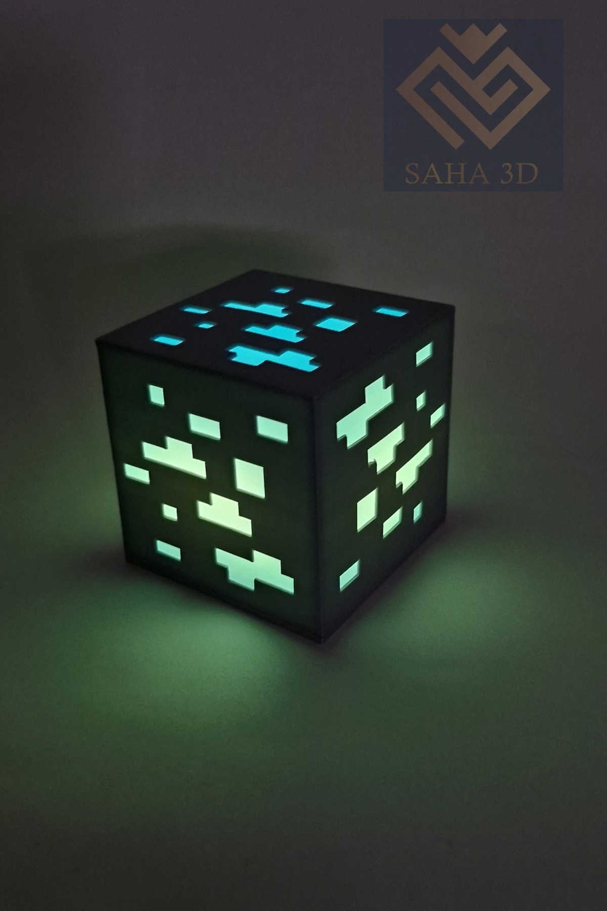 اسباب بازی های فیگور شخصیت بلوک مکعب الماس روشن MINECRAFTT با باتری آبی SAHAA