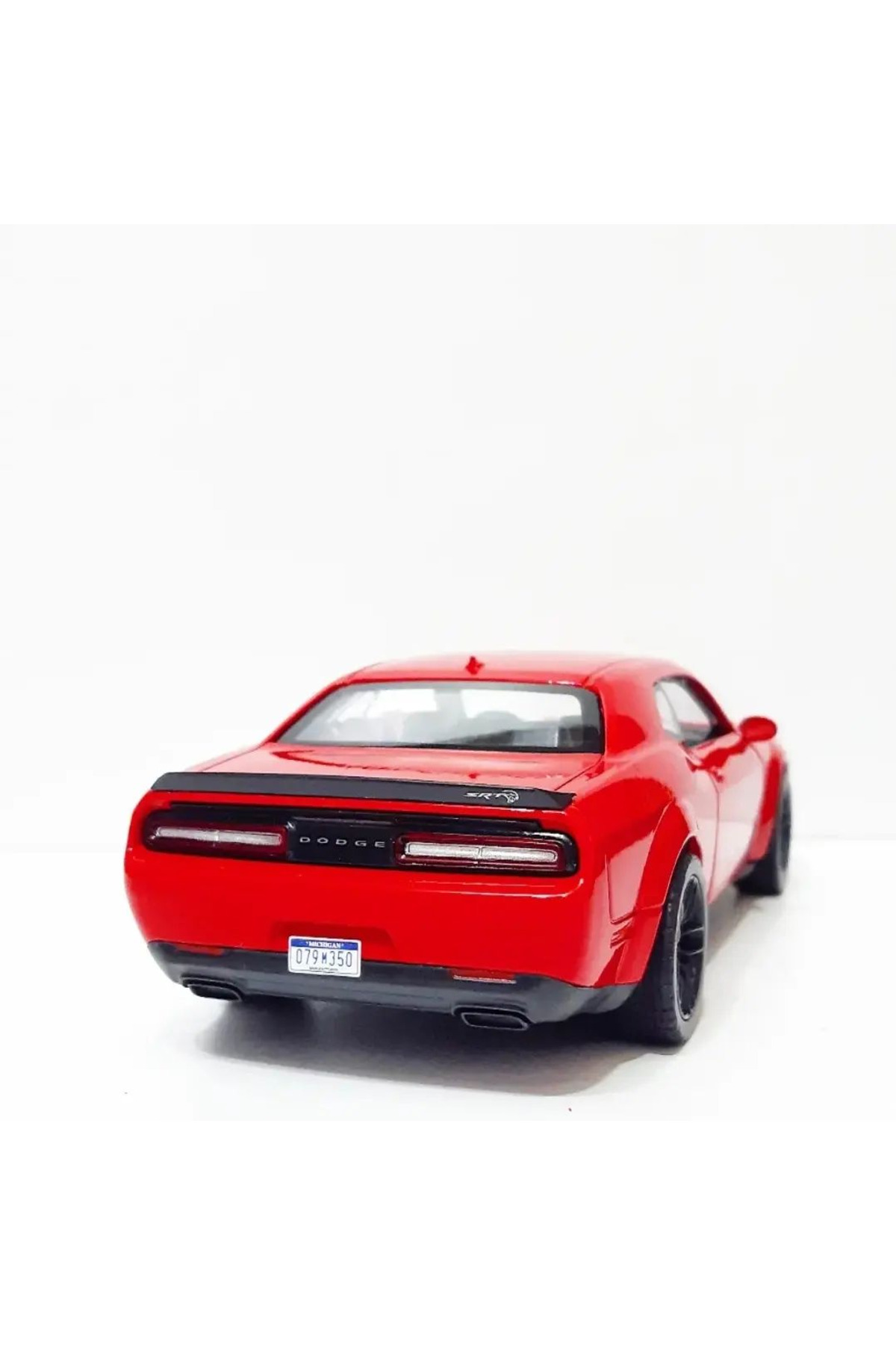 مدل خودرو 1.24 MOTORMAX LICENSED DODGE CHALLENGER رنگ قرمز اورجینال WELLY
