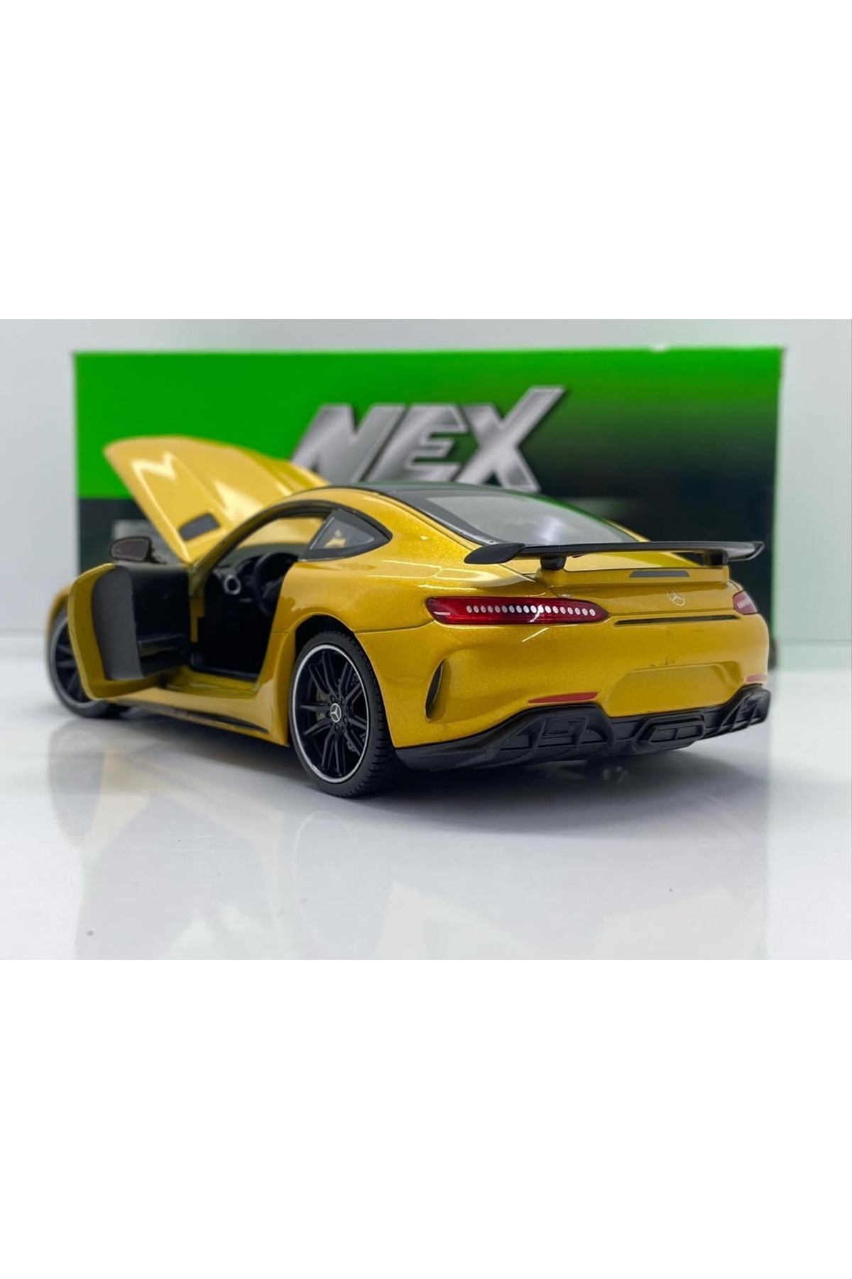 مدل خودرو خودروی فلزی 18 سانتی متری مرسدس بنز AMG GTR 17 دارای مارک خوب اورجینال WELLY