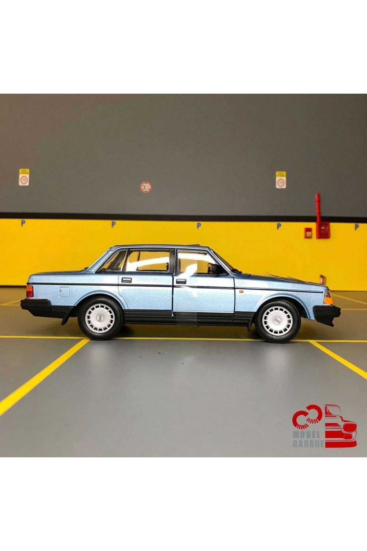 مدل خودرو VOLVO 240 GL 1 24 SCALE C&amp;C MODEL GARAGE DIECAST METAL CAR اورجینال WELLY