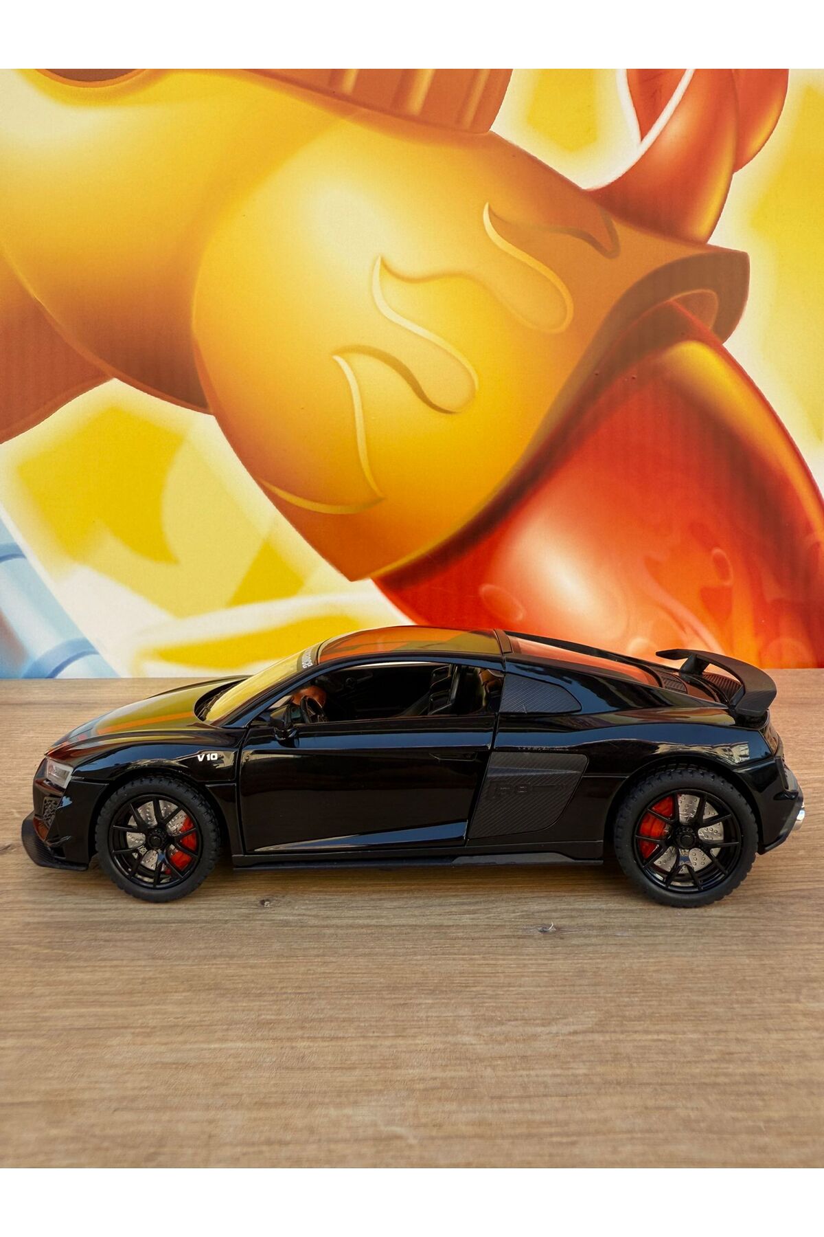 مدل خودرو 1:24 آئودی R8 DIECAST ماشین مشکی درهای باز کننده چراغ های صوتی PULL DROP اورجینال scntoys