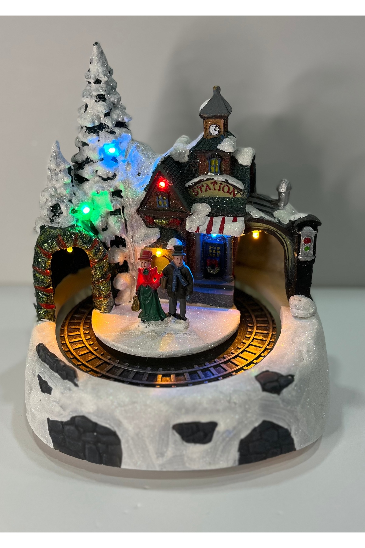 گوی برفی موزیکال روشنایی با باتری 20 سانتی متری زوج از ایستگاه های قطار SNOW GLOBE 62036 ترکیه karinabest