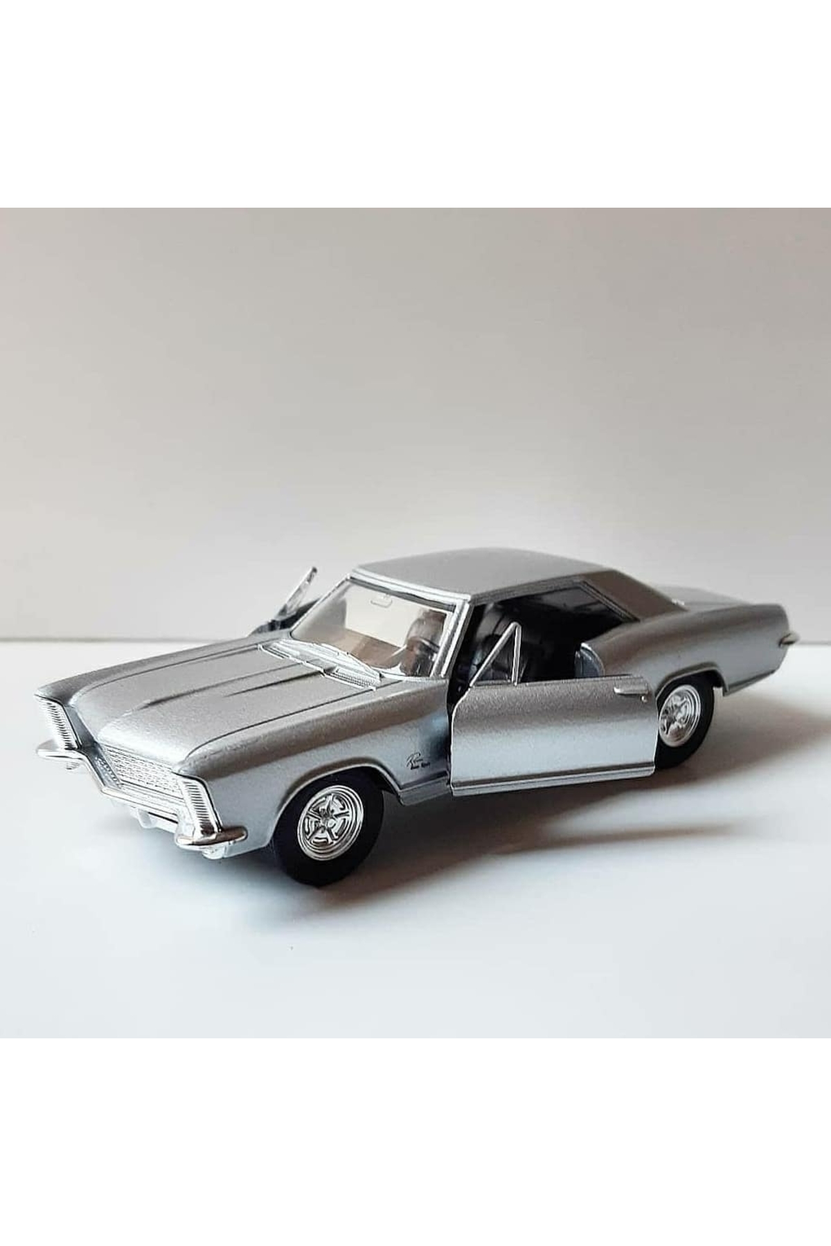مدل خودرو 1.36 SCALE WELLY BRAND دارای مجوز 1965 BUICK RIVIERA GRY COLOR 12 CM MEL اورجینال WELLY