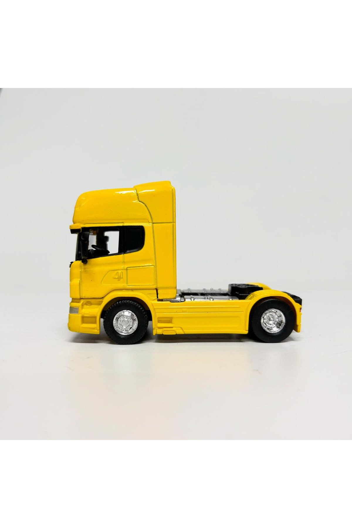 مدل خودرو فنجان کامیون فلزی رنگ زرد SCANIA V8 R730 با اندازه کوچک 11 سانتی متر متری اورجینال WELLY