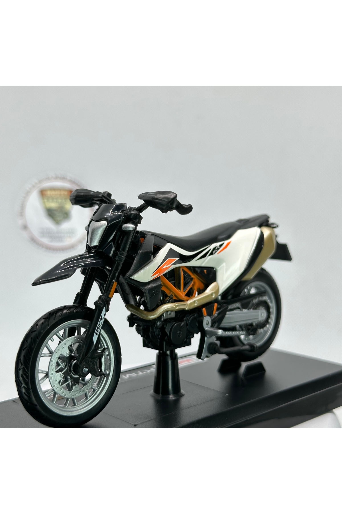 مدل خودرو موتور سیکلت KTM 690 SMC R 1:18 DIECAST – موتورسیکلت فلزی اورجینال Maisto Diecast