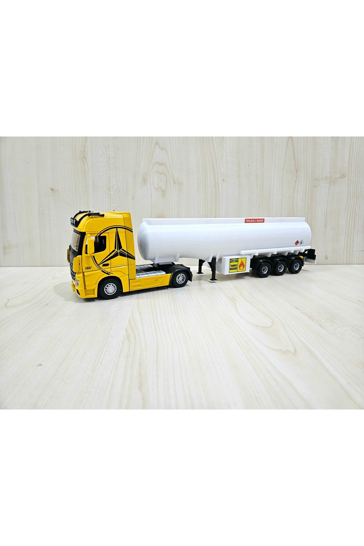 مدل خودرو طول نیم متر 1 36 MERCEDES ACTROS TANKER TRUCK MODEL نام نوشته شده زرد اورجینال Maket