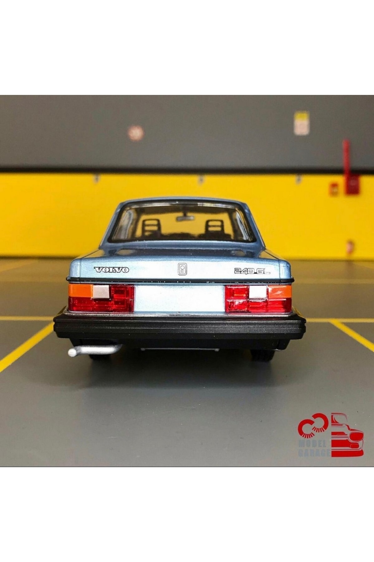 مدل خودرو VOLVO 240 GL 1 24 SCALE C&amp;C MODEL GARAGE DIECAST METAL CAR اورجینال WELLY