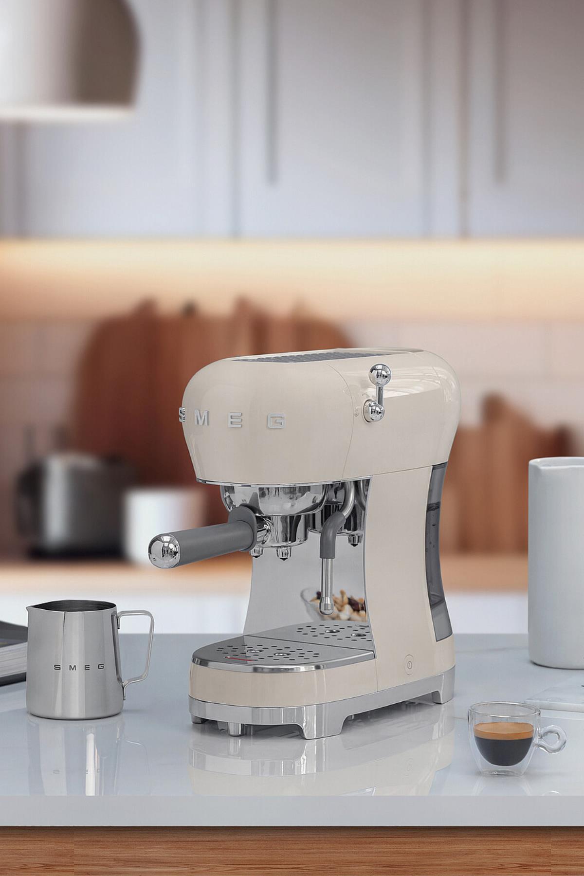 دستگاه اسپرسو و کاپوچینو قهوه ساز کرم مدل 50 اورجینال Smeg