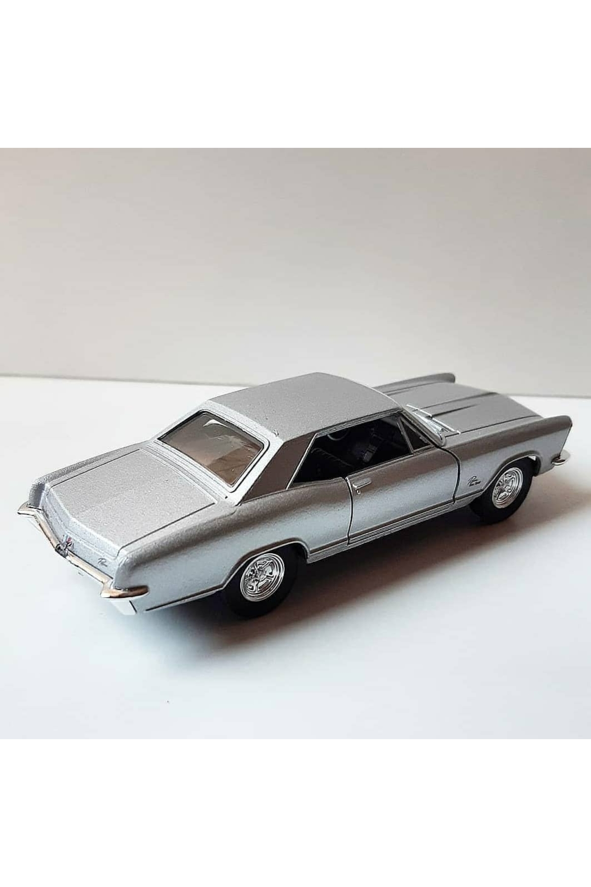 مدل خودرو 1.36 SCALE WELLY BRAND دارای مجوز 1965 BUICK RIVIERA GRY COLOR 12 CM MEL اورجینال WELLY
