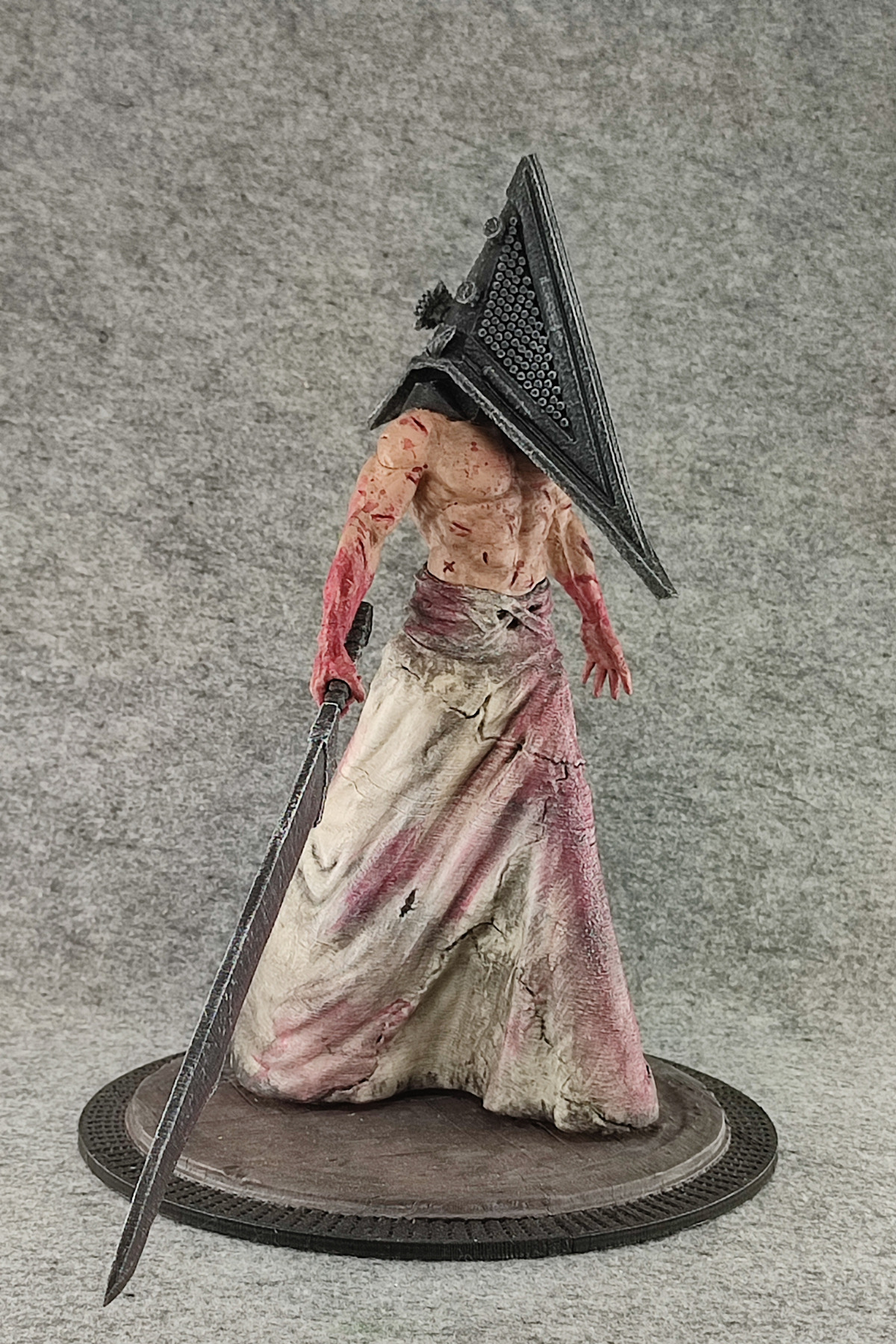 فیگور سر هرم SILENT HILL شکل 27 سانتی متری PWUL WORKS